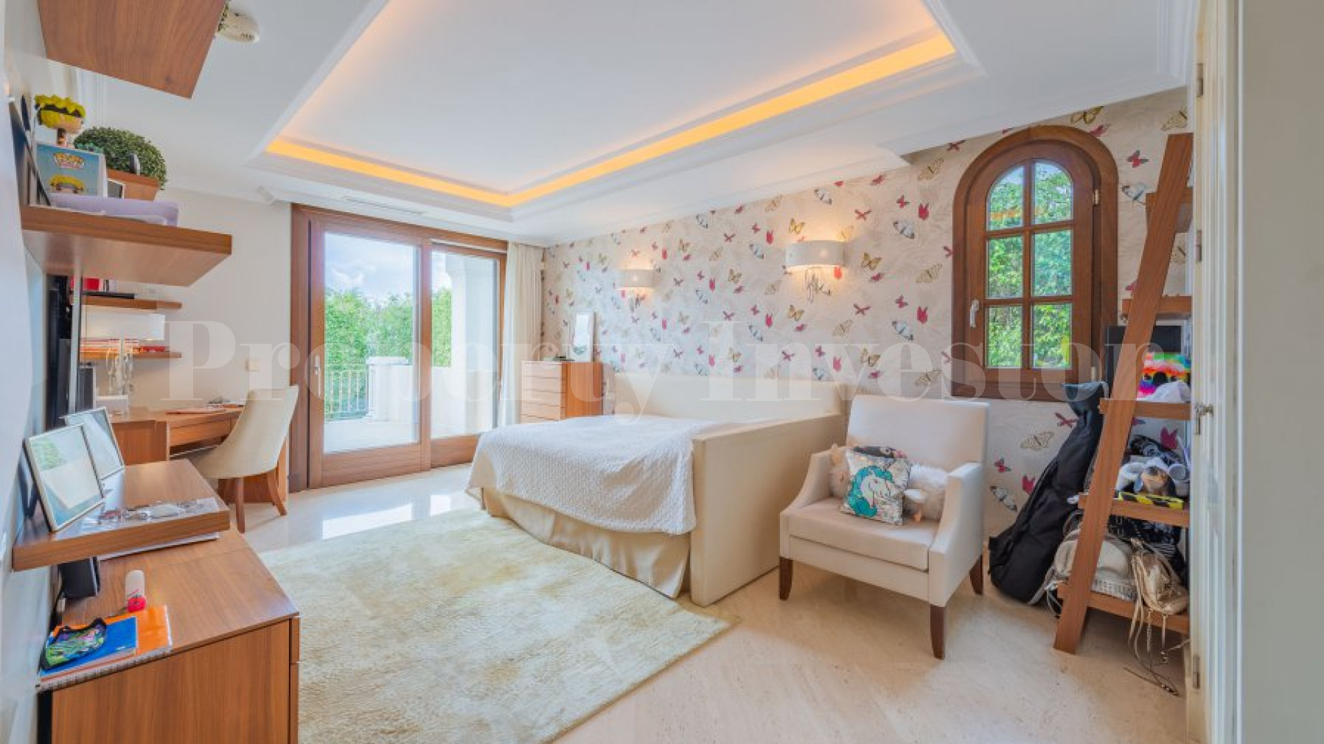 Classic 6 Bedroom Marbella Villa on the Golden Mile