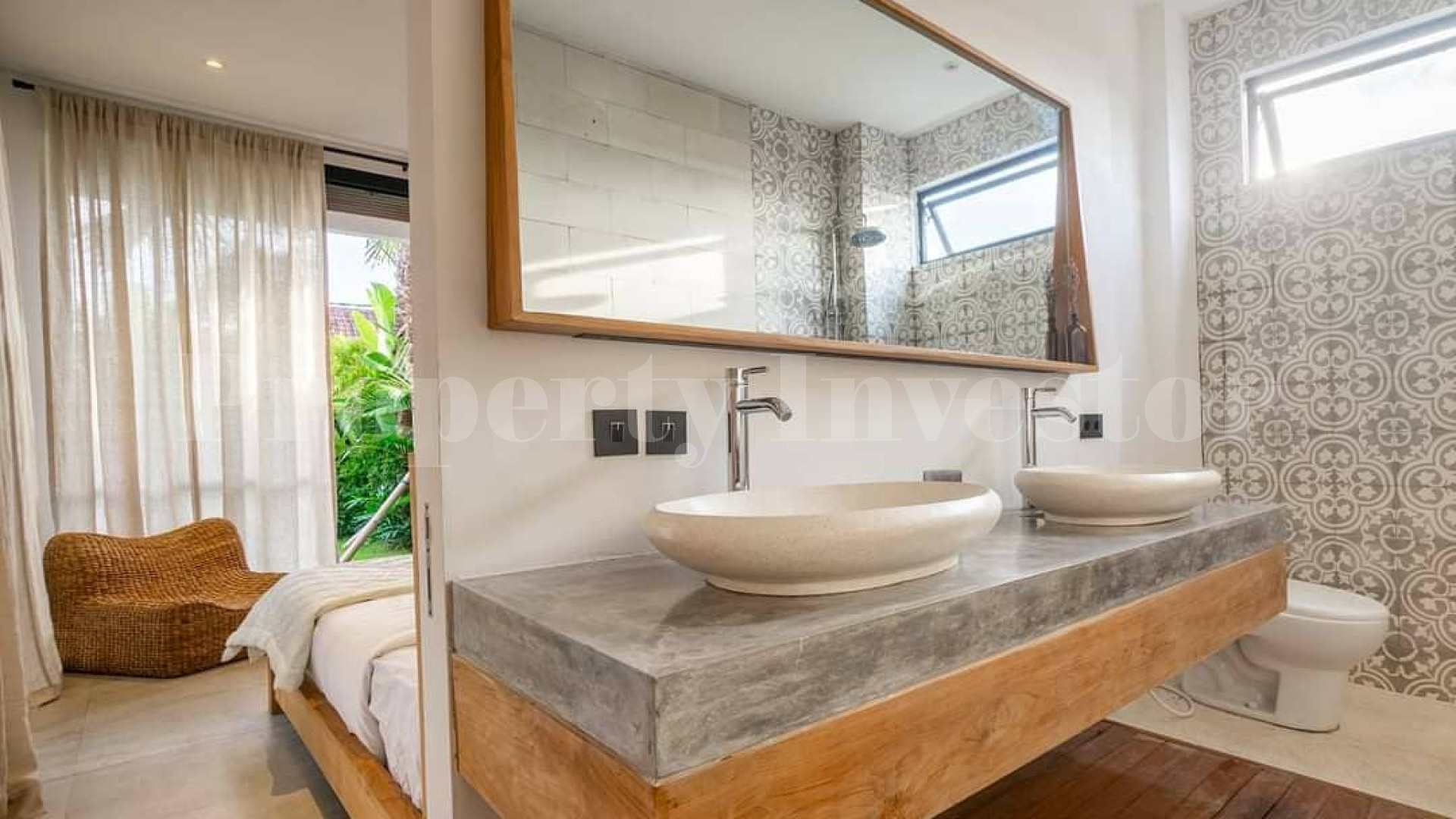 Stunning 5 Bedroom Contemporary Villa with Commercial Space for Sale in Berawa, Canggu, Bali