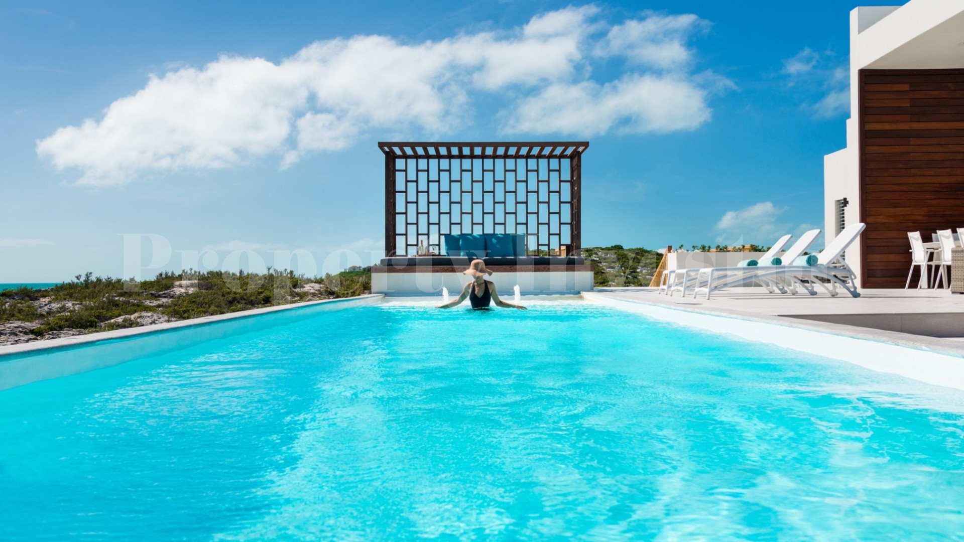 Stunning 6 Bedroom Beachfront Villa in Turk & Caicos