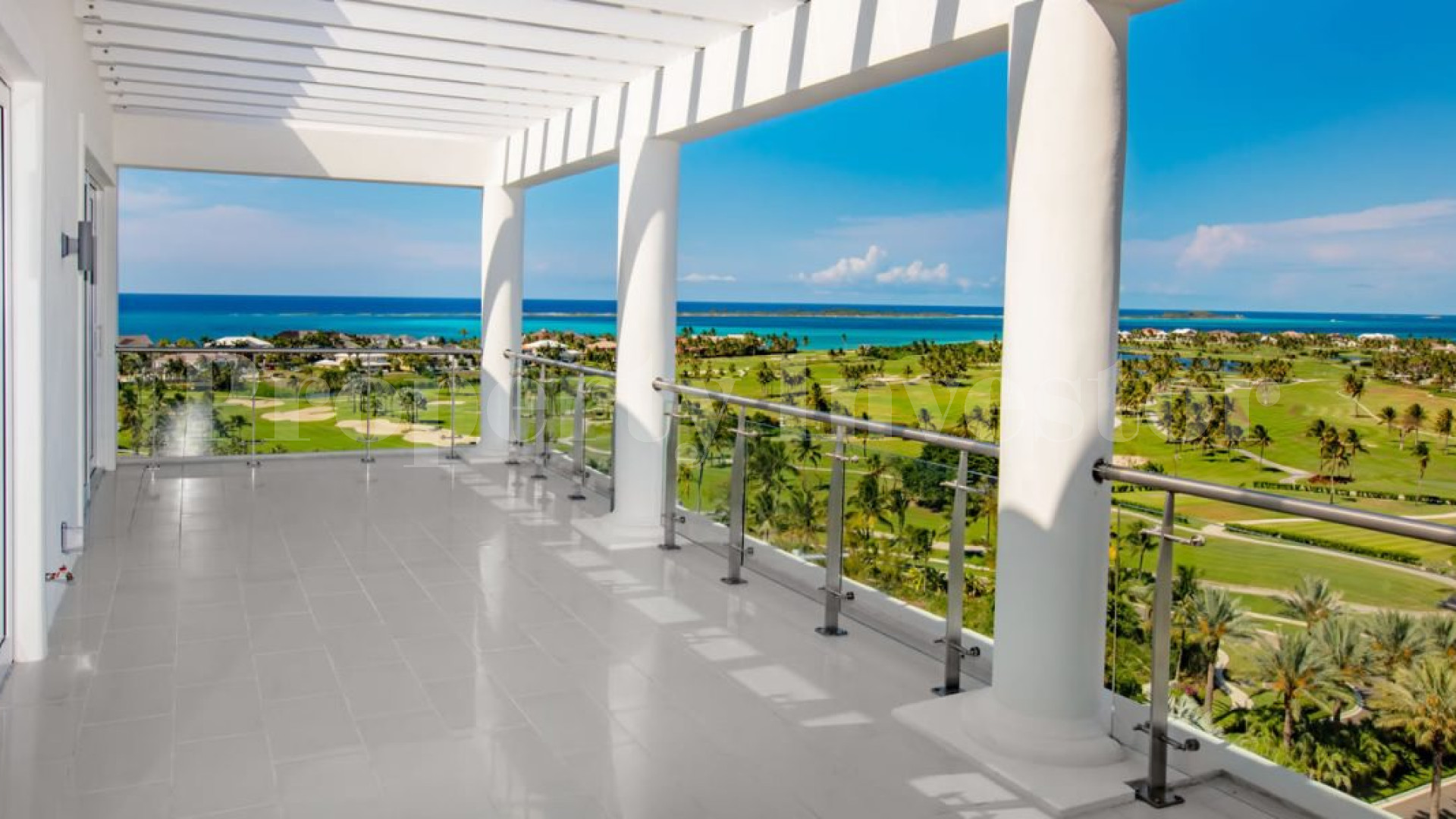4 Bedroon Luxury Penthouse Condo on Paradise Island