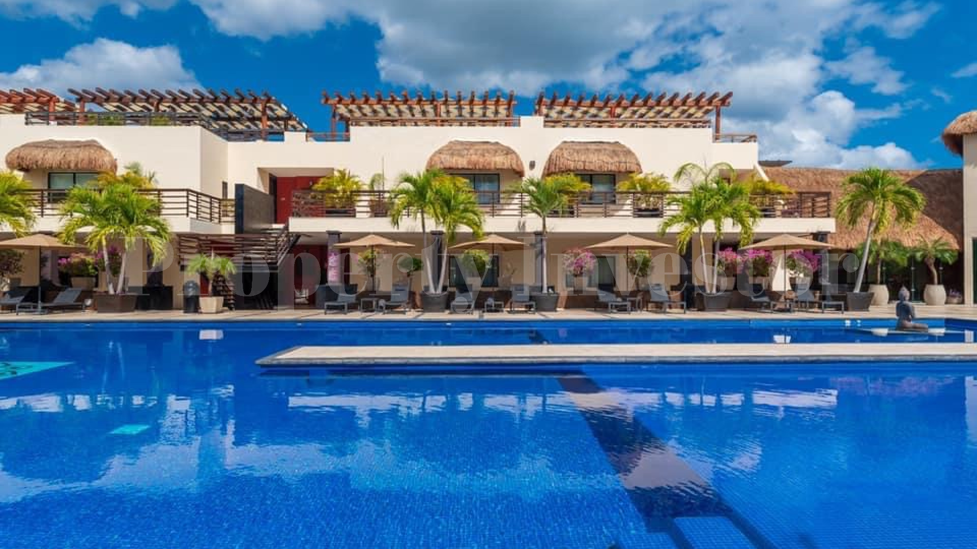 Продается портфолио из 10 апартаментов от 265,000$ в жилом бутик-комплексе на первой линии в Плайя Дель Кармен