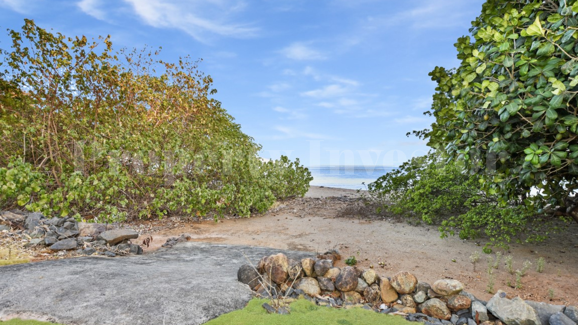 Elegant 4 Bedroom Beachfront Estate for Sale in Pedasi, Panama