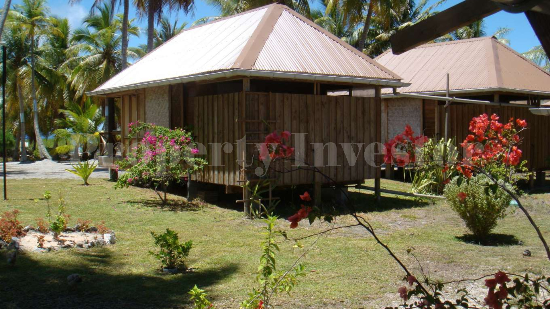 3.36 Hectare Private Boutique Island Retreat with 5 Bungalows in French Polynesia