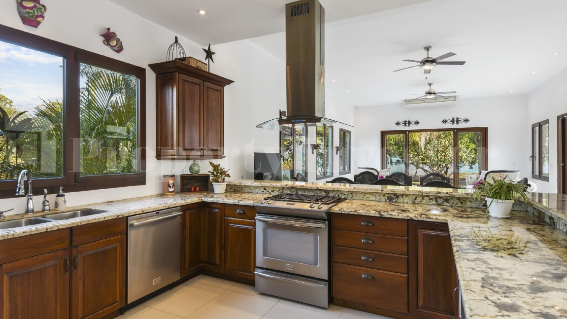 Elegant 4 Bedroom Beachfront Estate for Sale in Pedasi, Panama