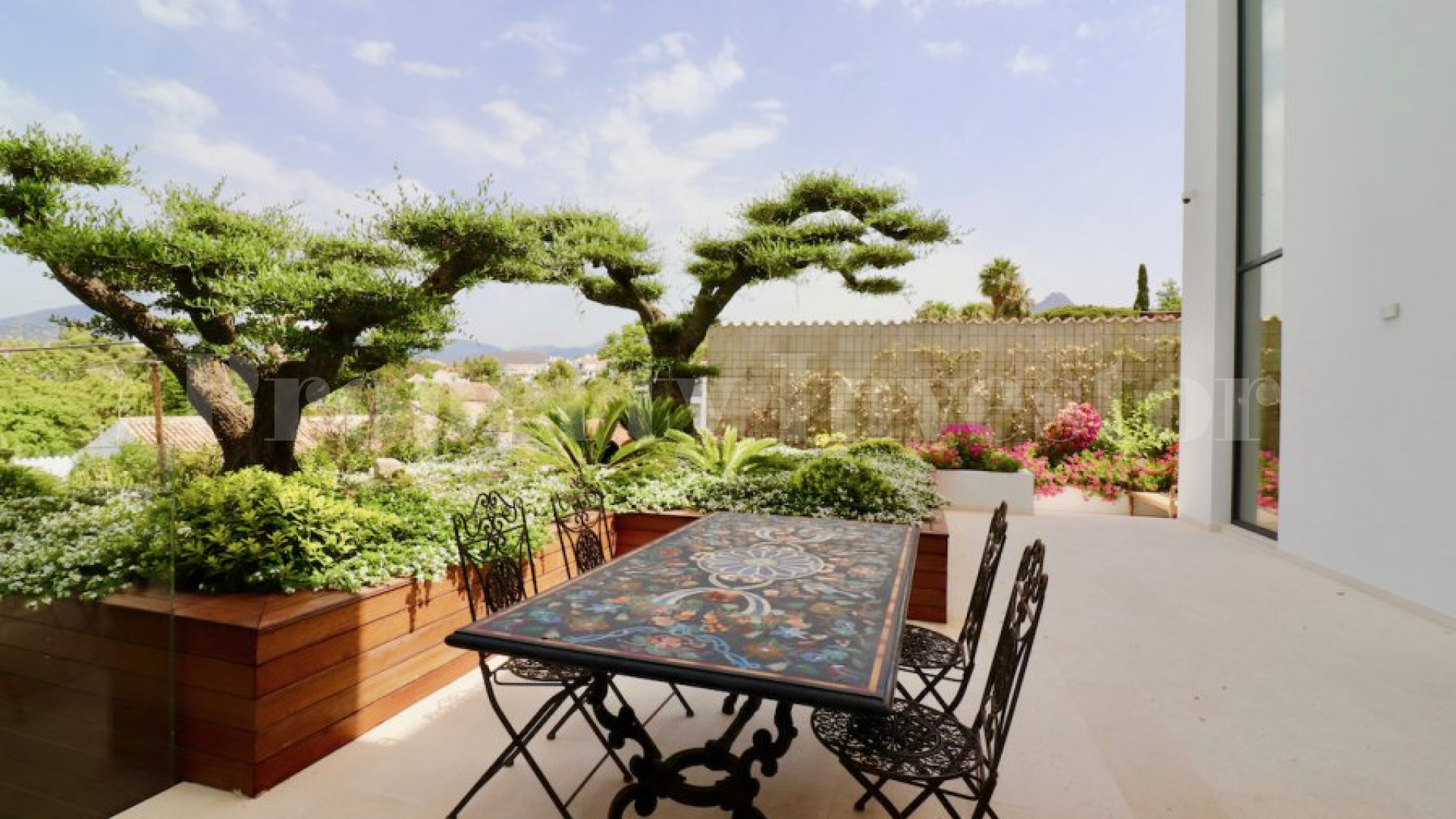 6 Bedroom Designer Villa with Amazing Garden, Pool & Rooftop Terrace in Nueva Andalucia, Marbella