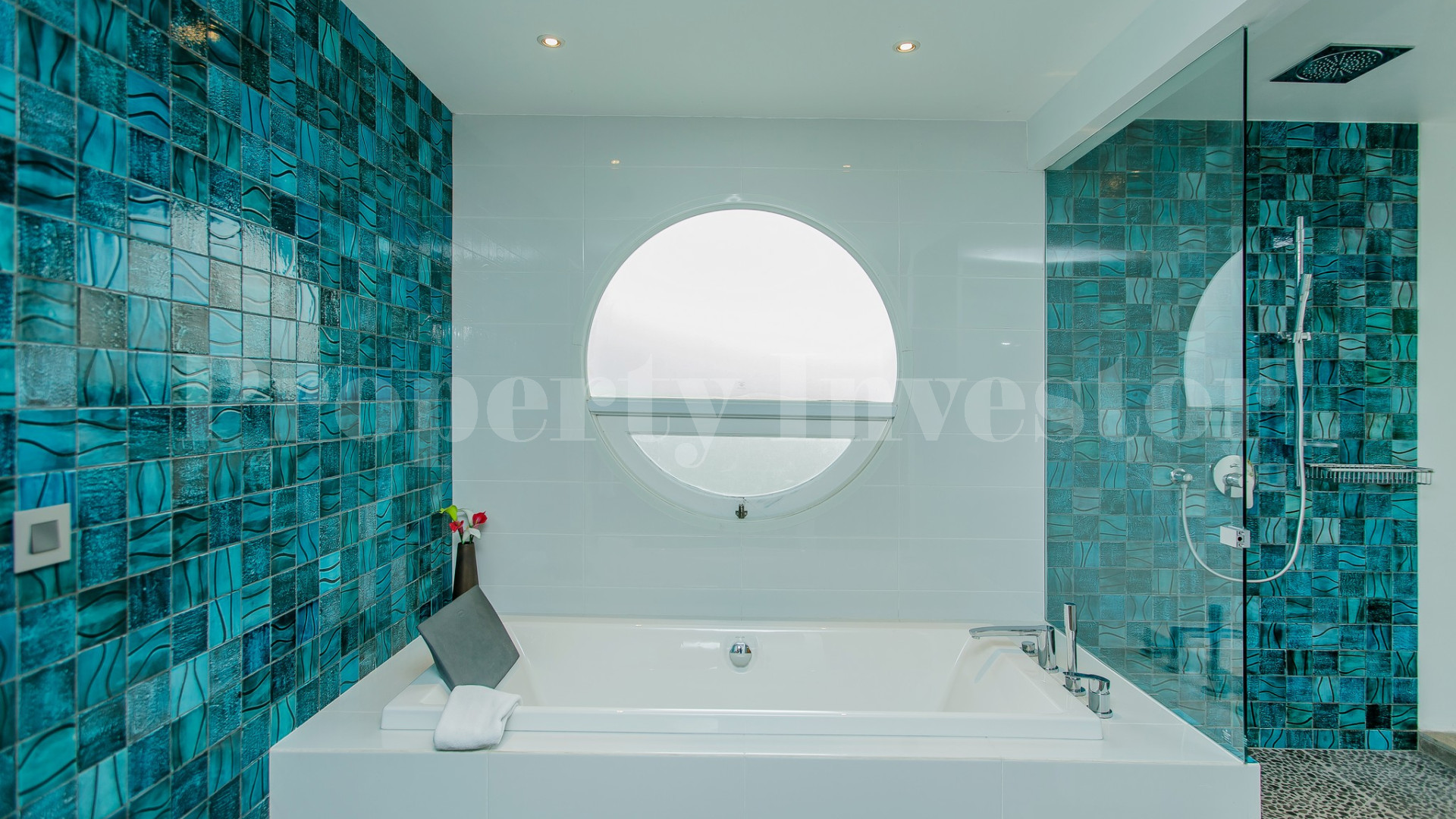 Magnificent 4 Bedroom Luxury Oceanview Villa in Private Gated Golf Community Near Dreamland Beach, Uluwatu, Bali