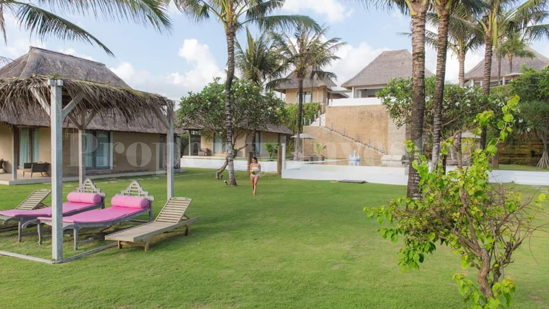 Chic Commercial Beachfront Estate with 4 Luxury Residences (17 Bedrooms) and Spacious Gardens & Pools in Tabanan, Bali