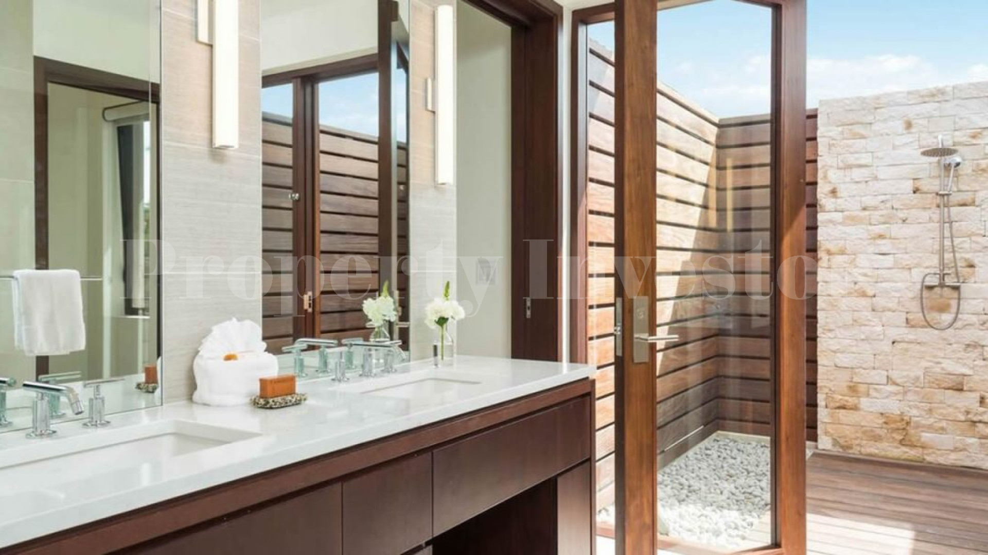 3 Bedroom Luxury Canal Front Villa for Sale in Leeward, Turks & Caicos