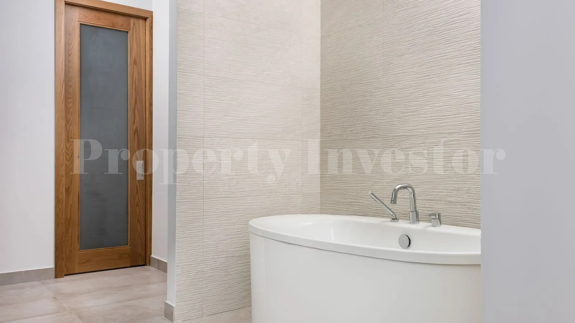 World Class 8 Bedroom Modern Beachfront Luxury Villa in Leeward, Turks & Caicos