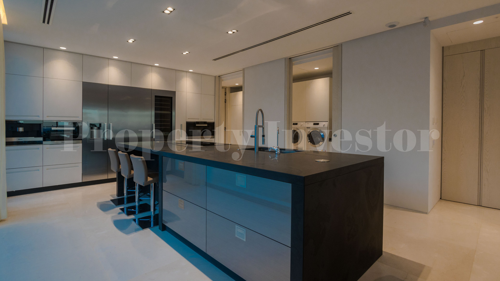 Фантастическая роскошная дизайнерская вилла на 6 спален идеальна для отдыха и развлечений в Бенаавис, Испания