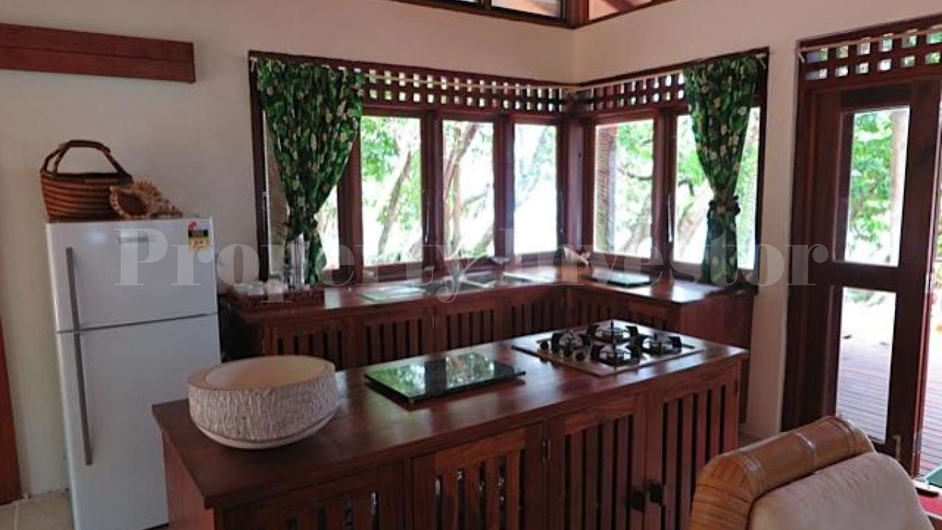 Продается уютный частный остров 1,72 га со скрытой от глаз резиденцией в Вануату