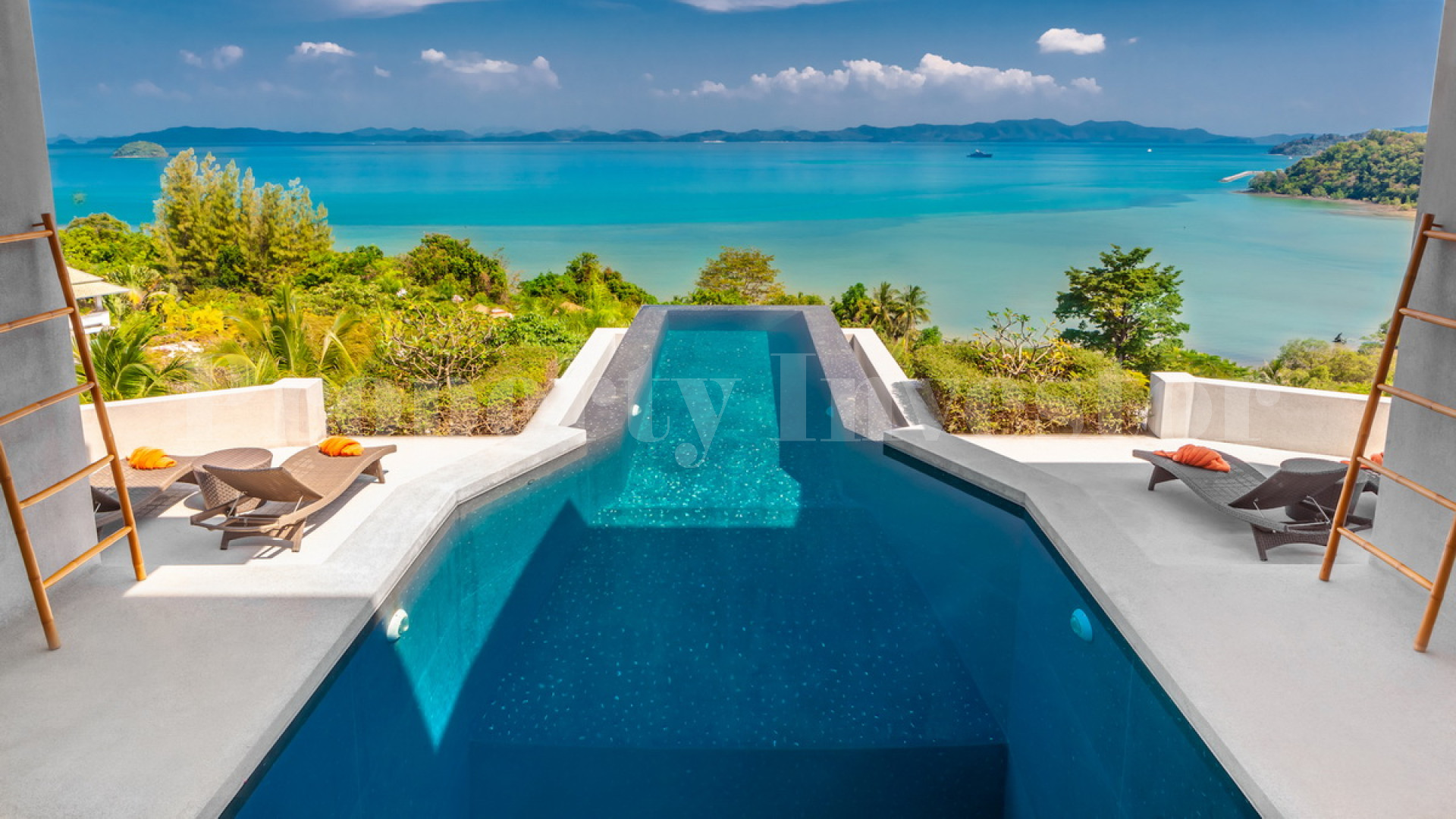 Неповторимая роскошная современная дизайнерская вилла в минималистическом стиле на 5 спален с изумительным выступающим инфинити бассейном на Пхукете