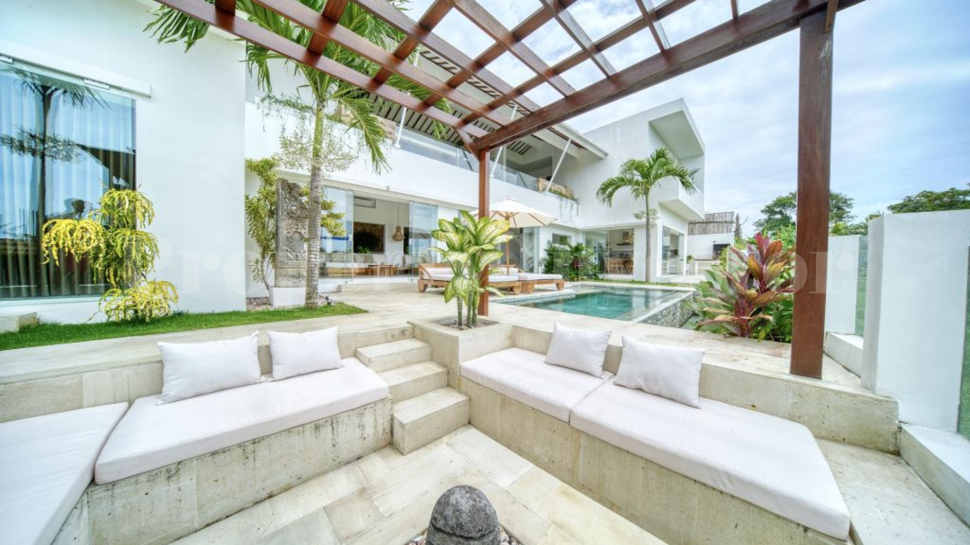 Stylish 2 Bedroom Luxury Beachside Villa for Sale in Canggu Pererenan, Bali