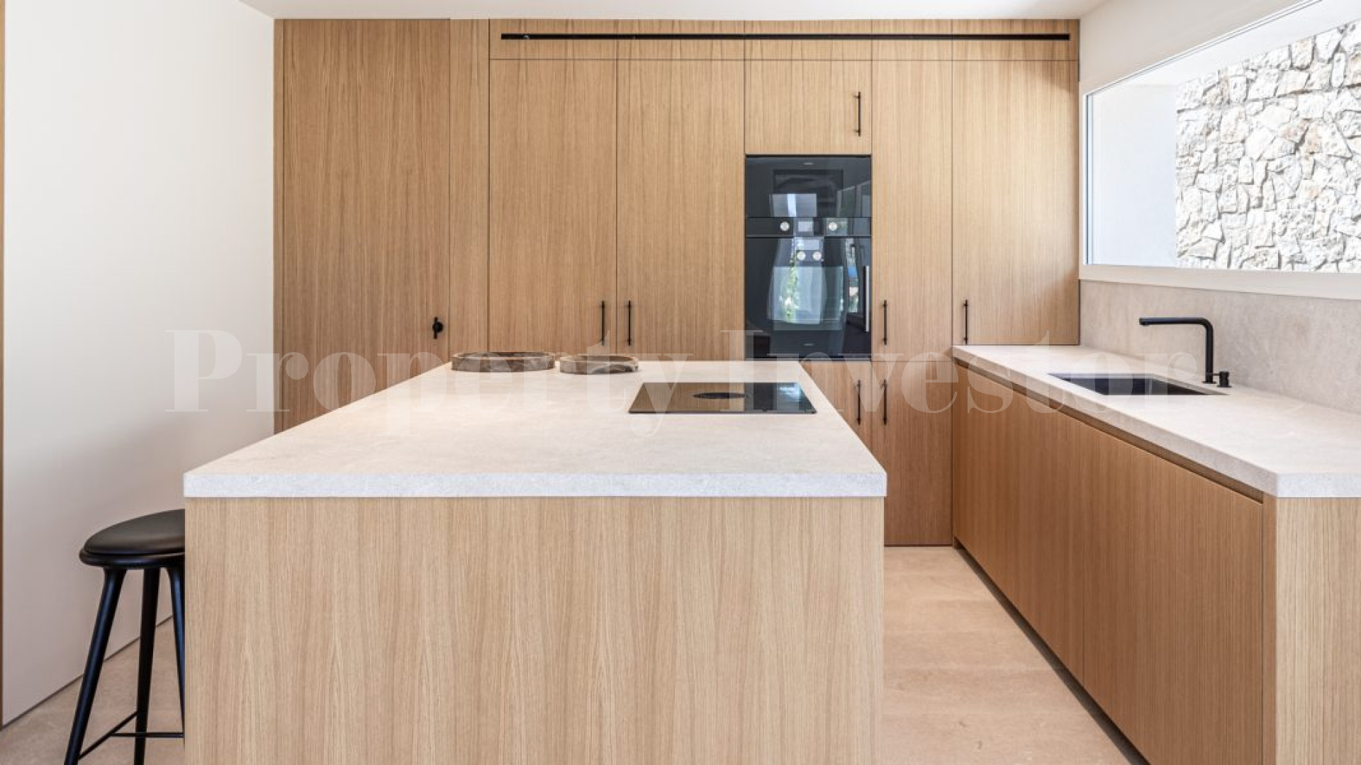 Ультрасовременная вилла с 4 спальнями с видом на море и с элегантным дизайном в Санта Понса