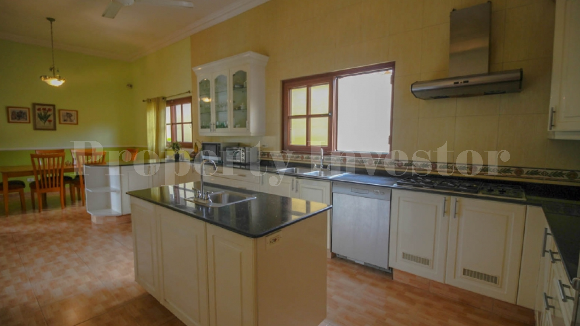 Вилла на 7 спален в традиционном стиле хасиенды в Коста-дель-Эсте, Панама Сити