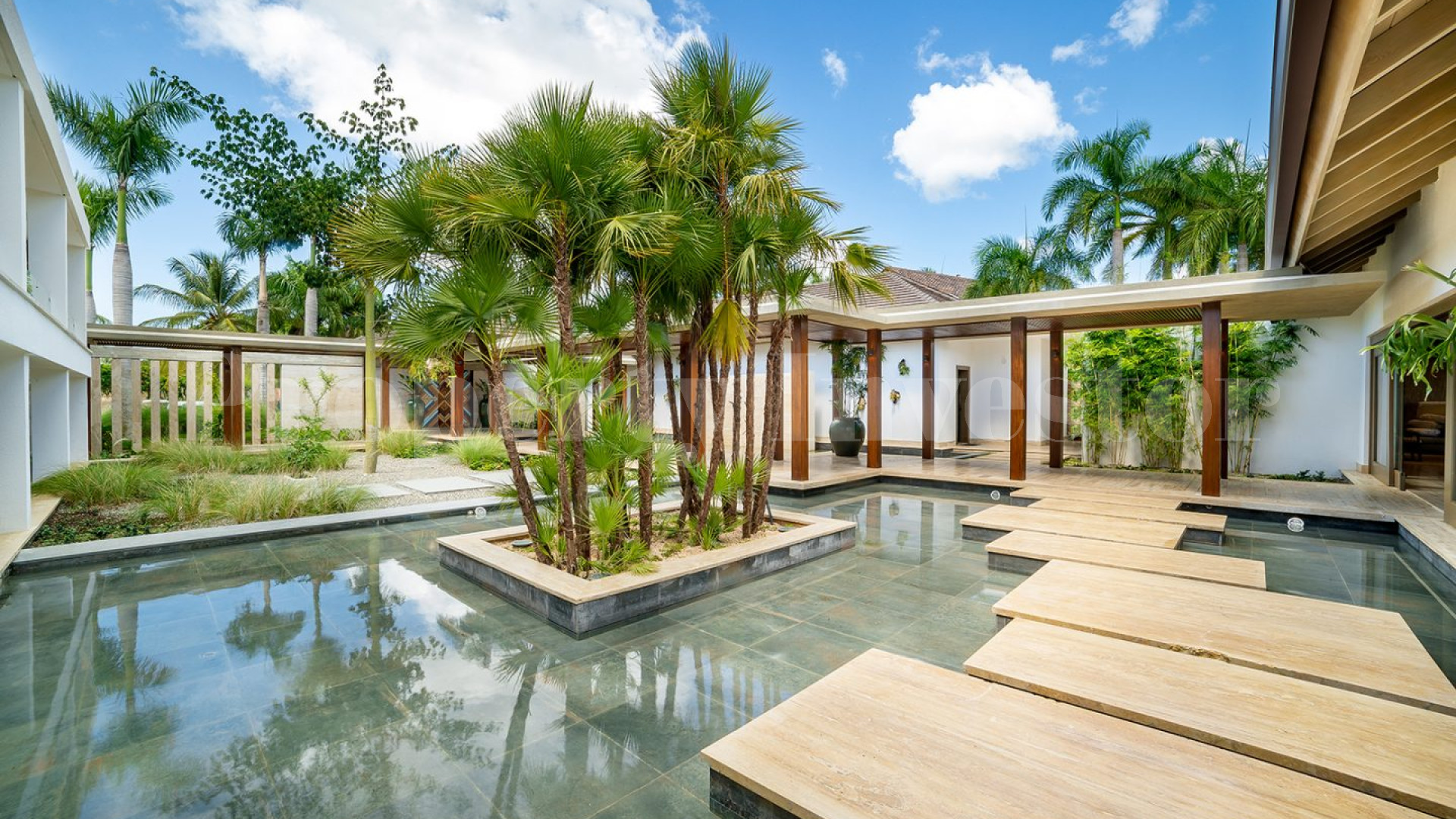 Exquisite 5 Bedroom Villa with Stunning Golf & Ocean Views for Sale in La Romana, Dominican Republic