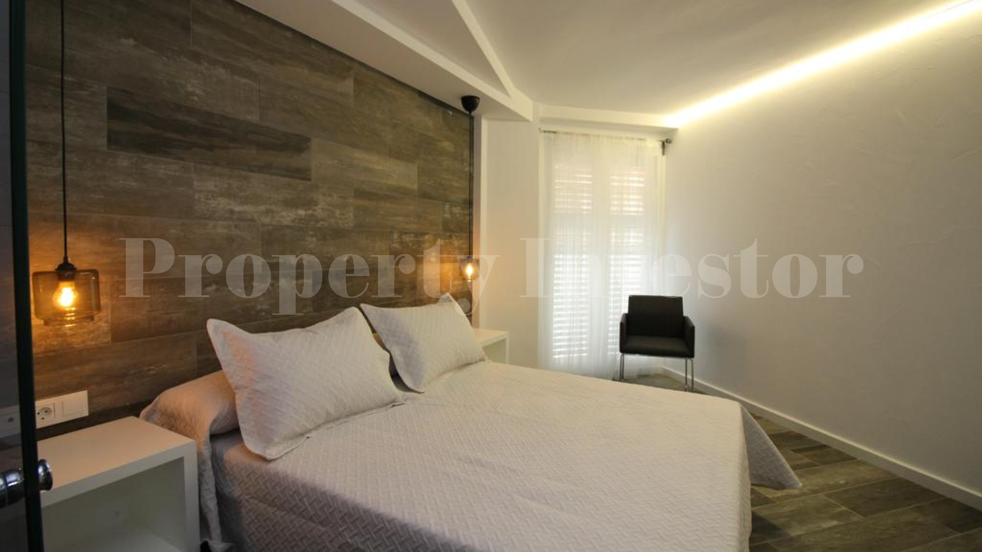 Comfortable 6 Double Bedroom Hotel for Sale in Santa Pola, Spain