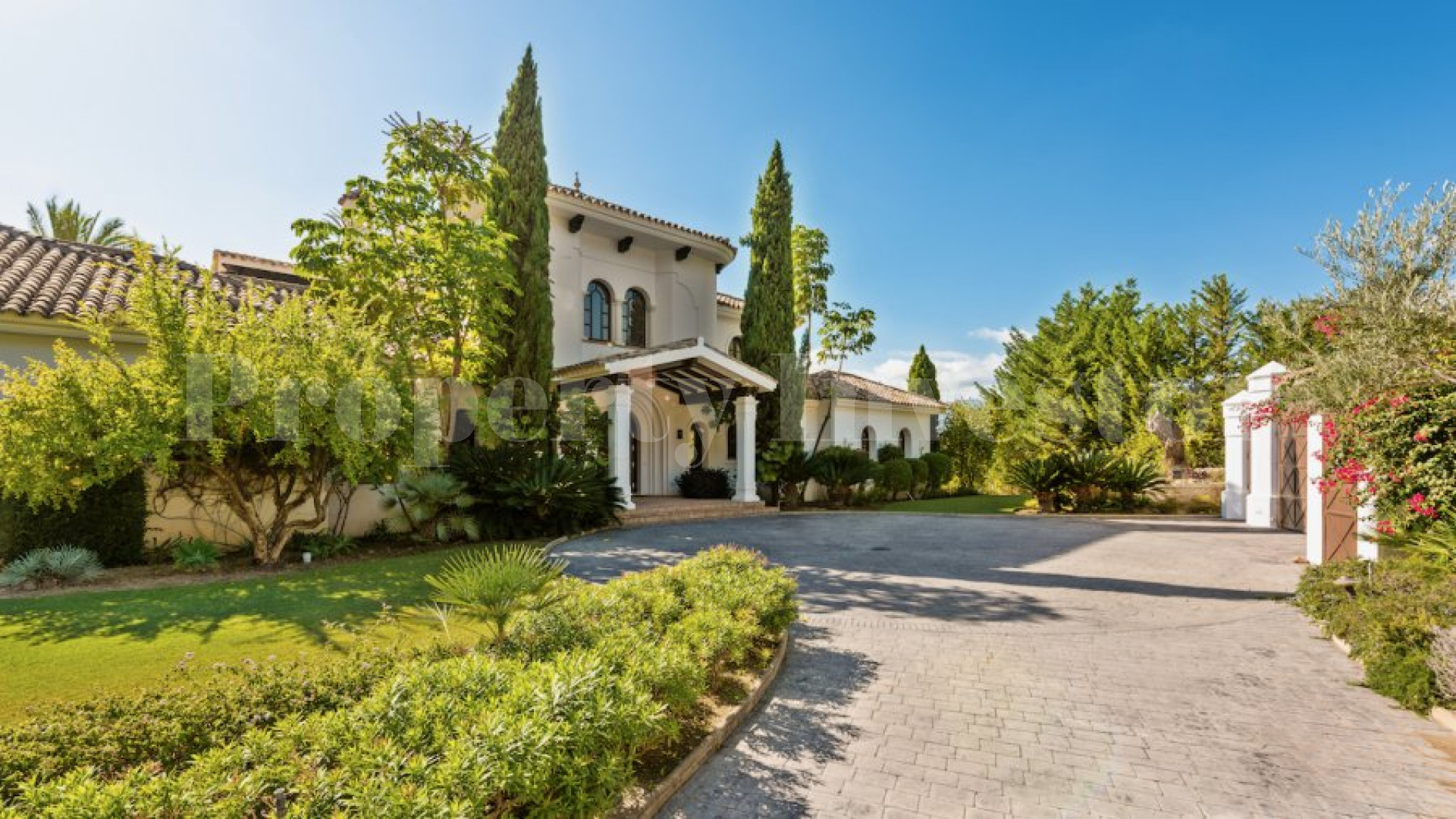 5 Bedroom Luxury Hillside Villa in La Zagaleta