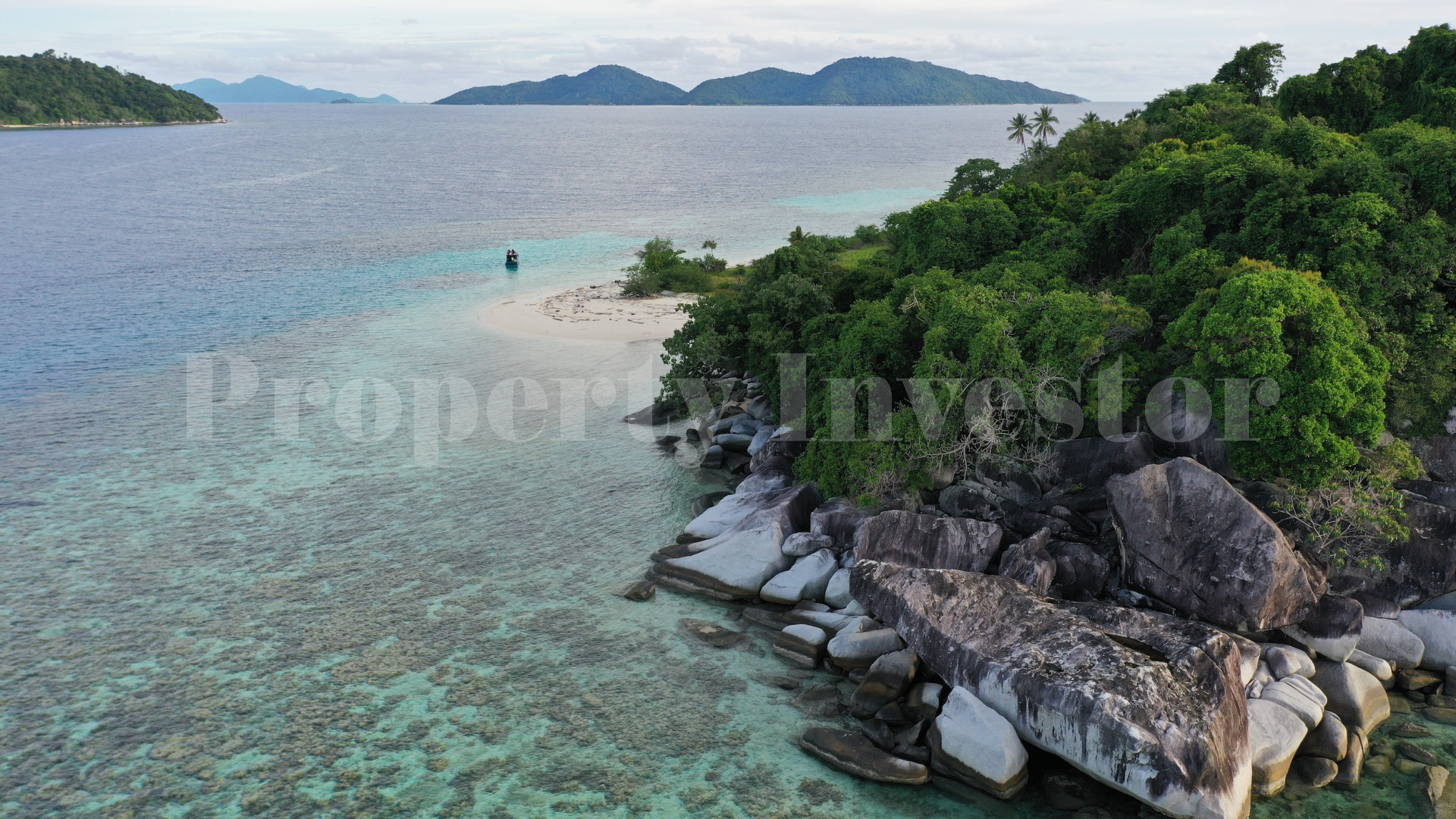 Потрясающий нетронутый остров 27 гектаров под коммерческое развитие на островах Риау, Индонезия