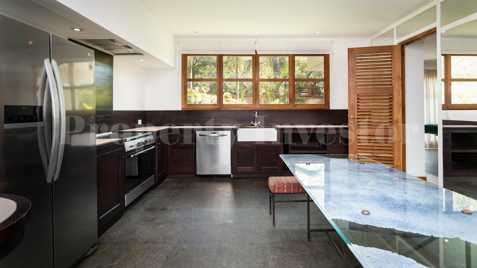 Elegant 5 Bedroom Luxury Tropical Estate for Sale in Pedasi, Panama