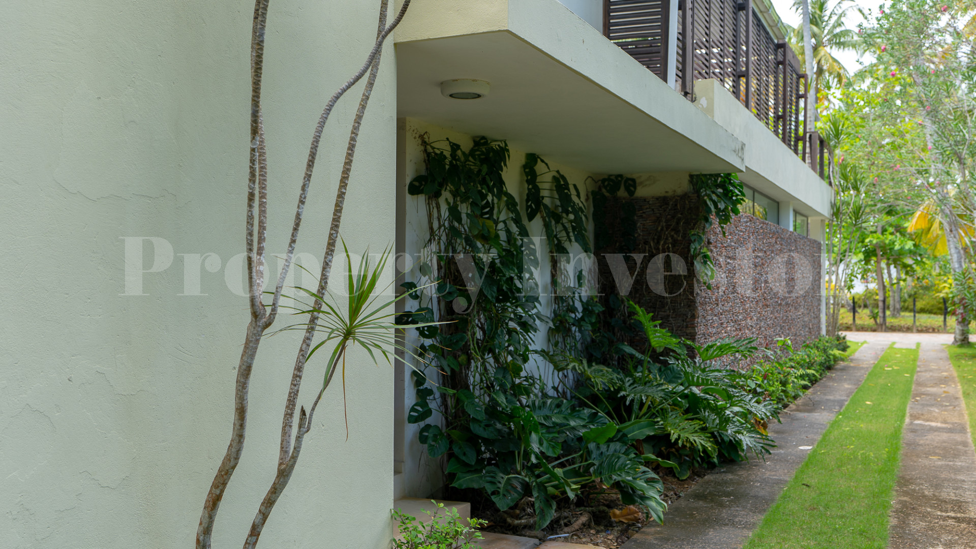 Modern 4 Bedroom Pool Villa for Sale in Playa Bonita, Dominican Republic