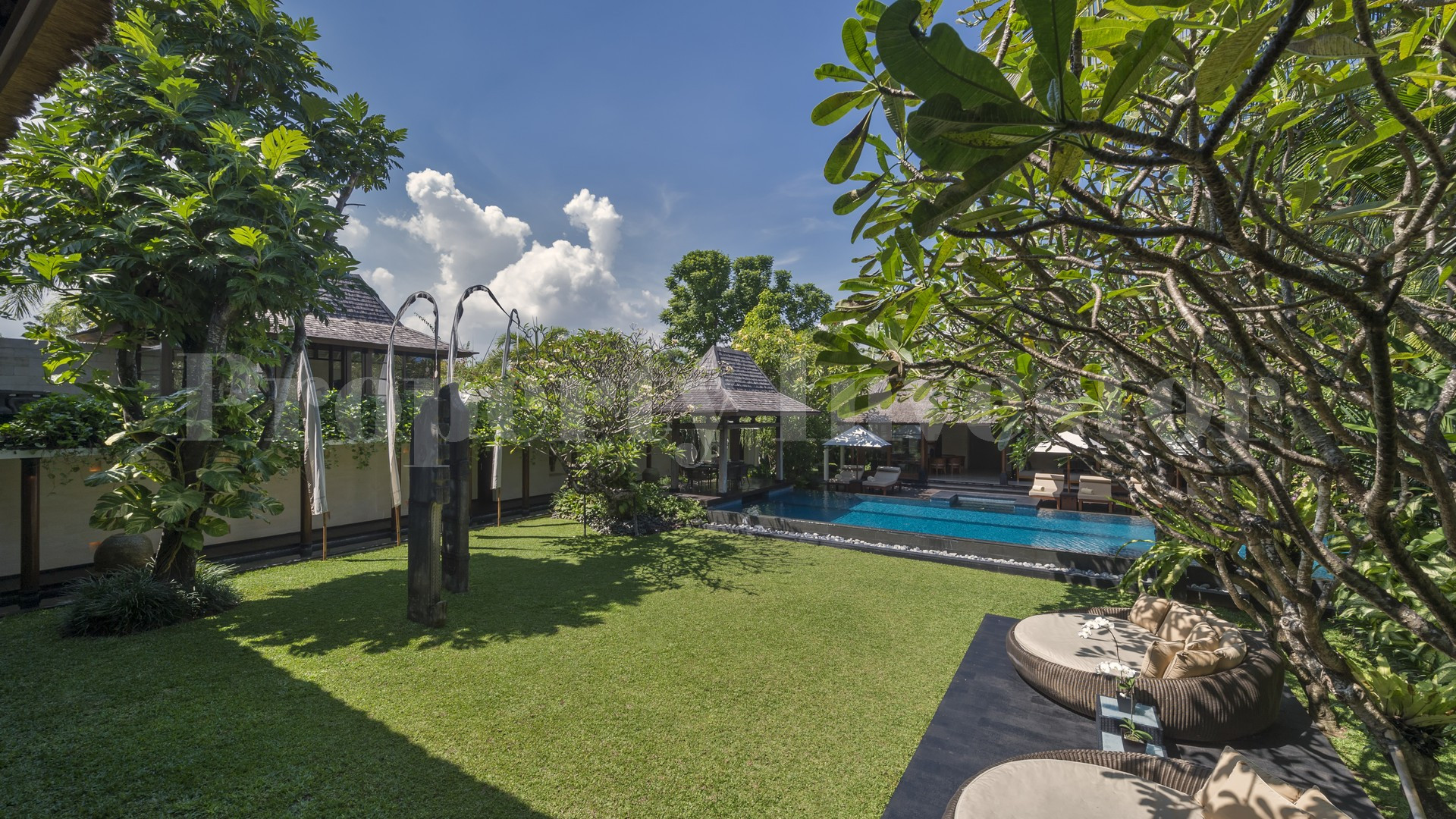 Chic 3 Bedroom Modern Balinese Villa in Prime Location for Sale in Seminyak, Bali