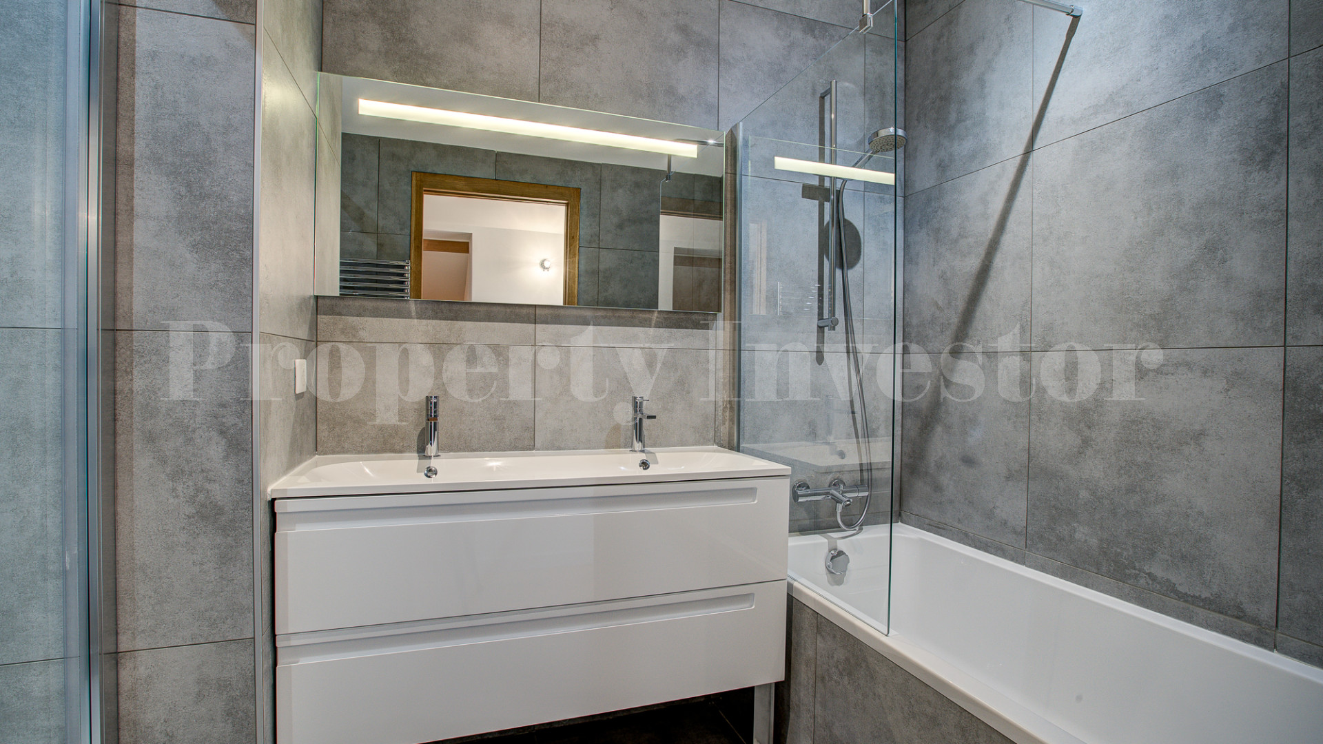 Spacious 4 Bedroom Luxury Mountain & Lake View Penthouse for Sale in Chamonix-Mont-Blanc, France