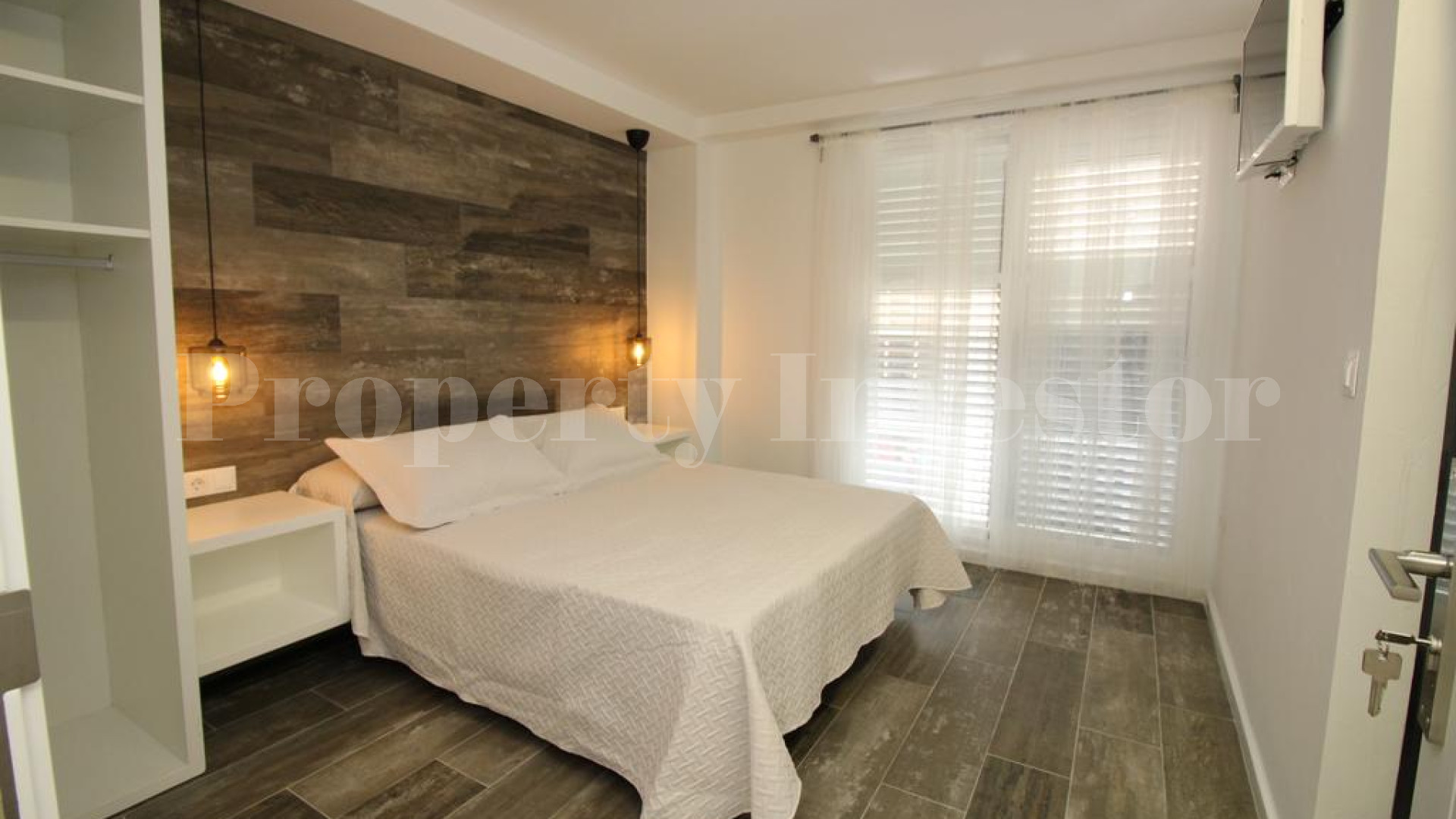 Comfortable 6 Double Bedroom Hotel for Sale in Santa Pola, Spain