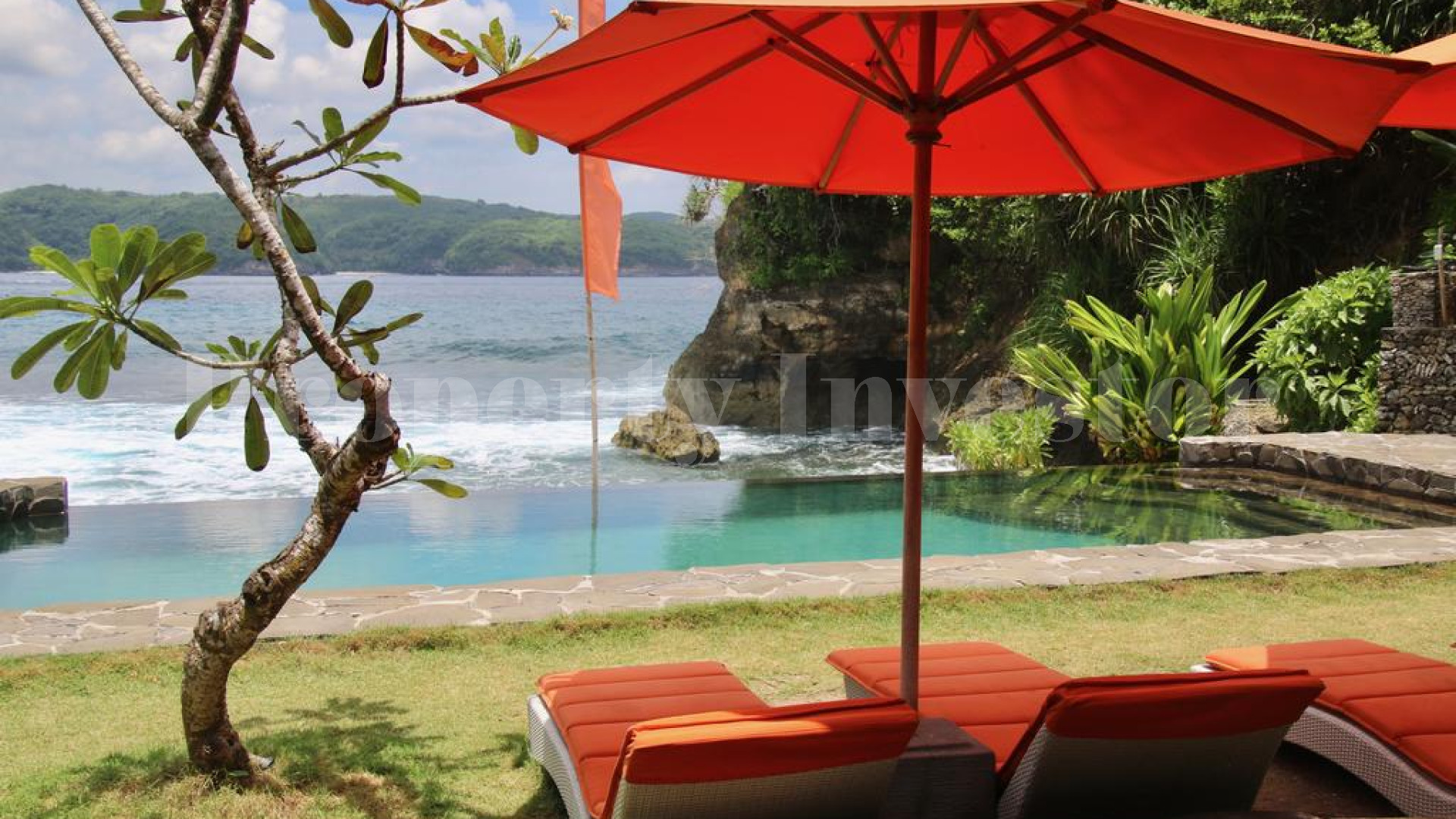 Impressive 4* Star 7 Villa Sustainable Beachfront Eco Resort on Nusa Ceningan, Indonesia