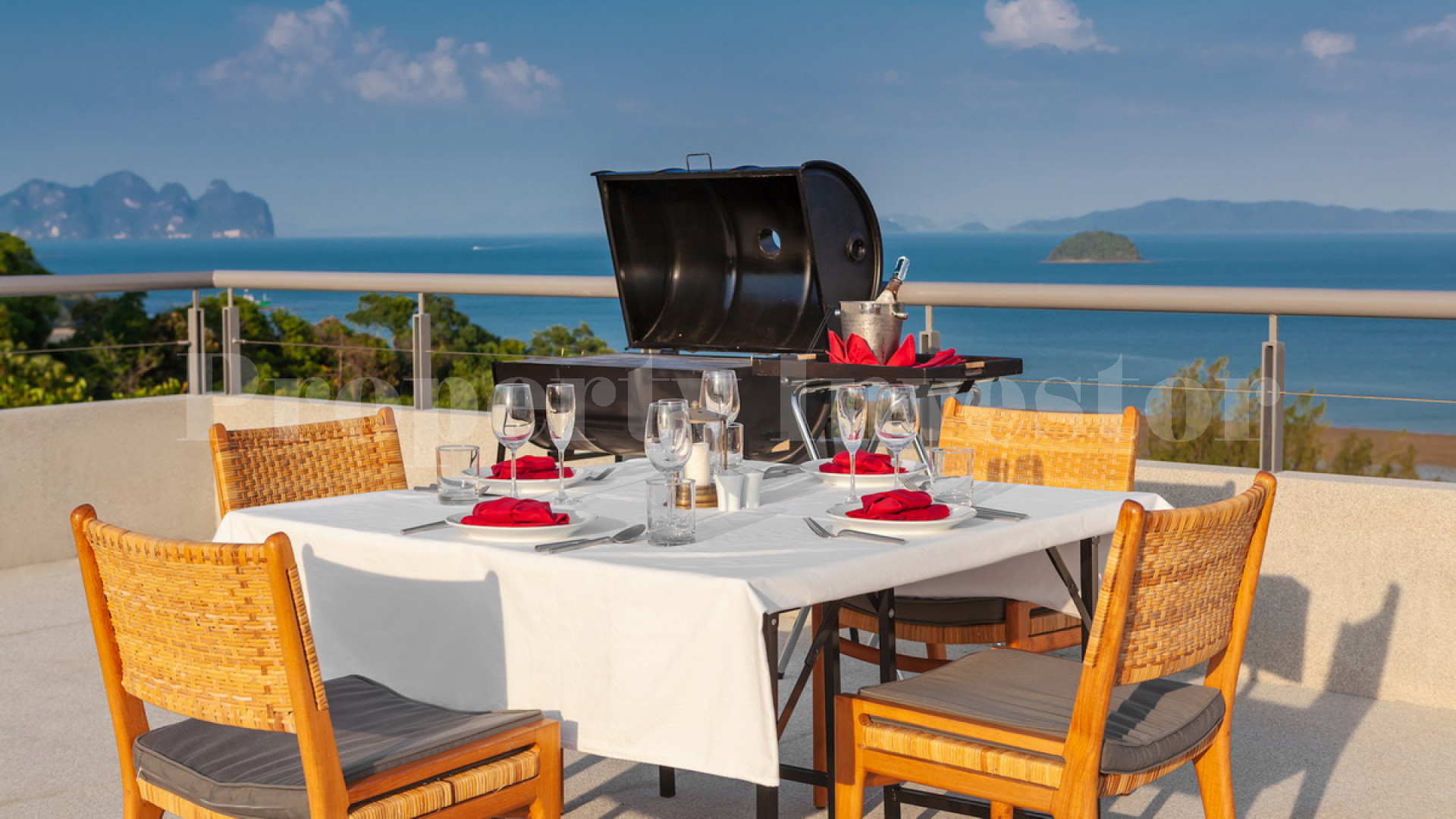 Неповторимая роскошная современная дизайнерская вилла в минималистическом стиле на 5 спален с изумительным выступающим инфинити бассейном на Пхукете