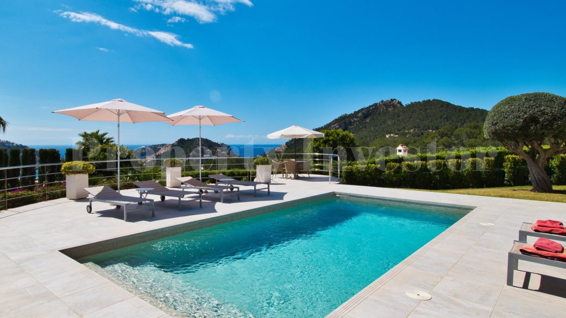 Роскошная вилла с 4 спальнями с видом на море в лучшем районе в Порт Андрач