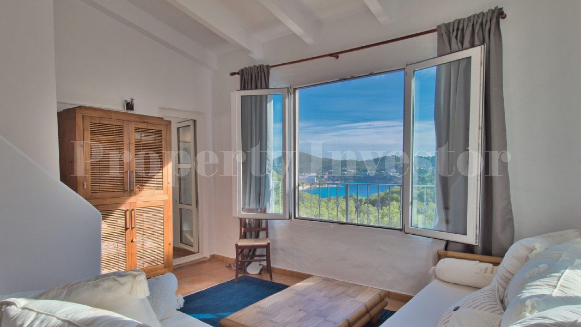 4 Bedroom Mediterranean Sea View Villa in Camp de Mar
