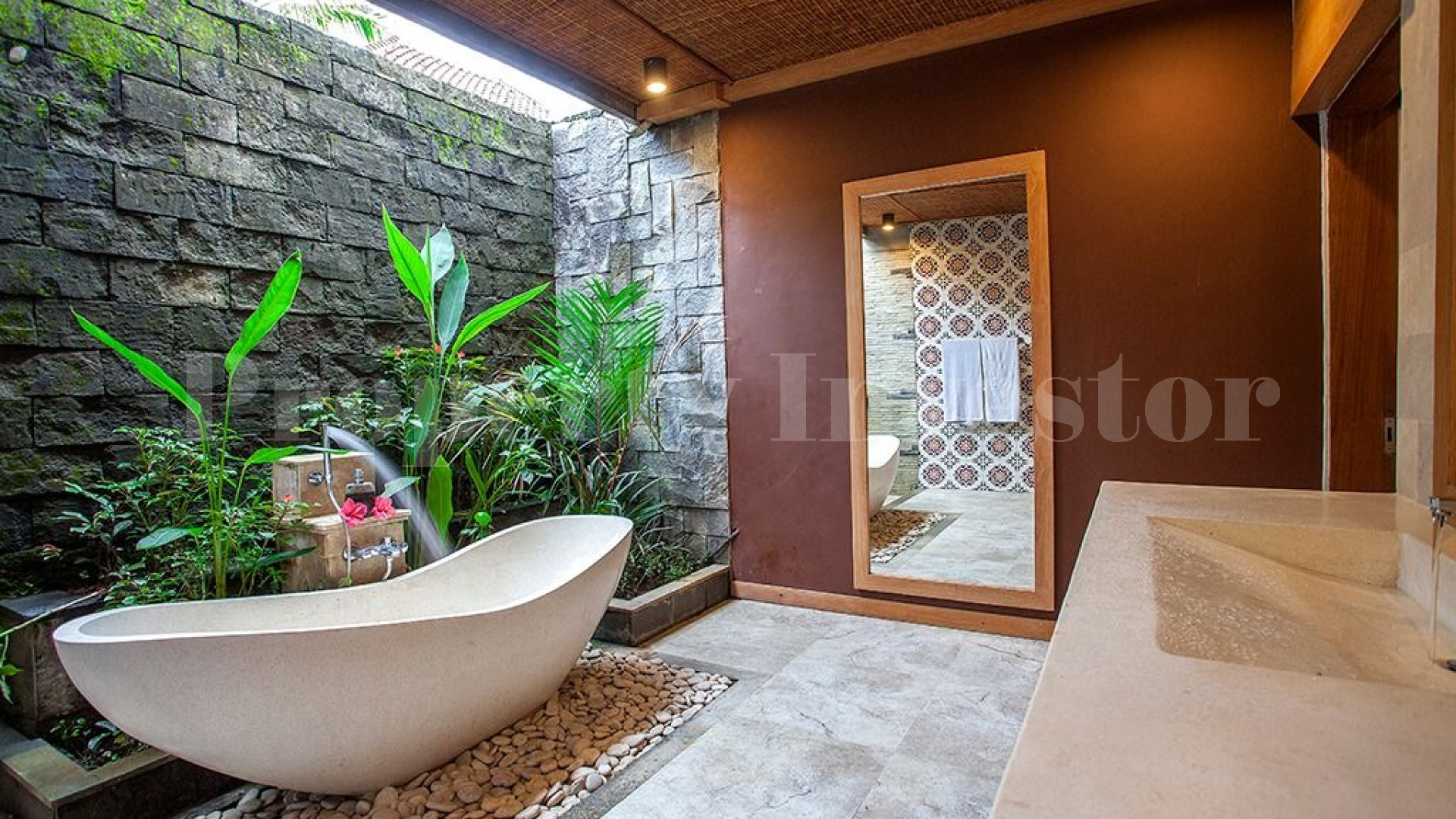 Бутик-отель в отличном месте на 4 виллы/8 спален в традиционном стиле в северном Убуде, Бали