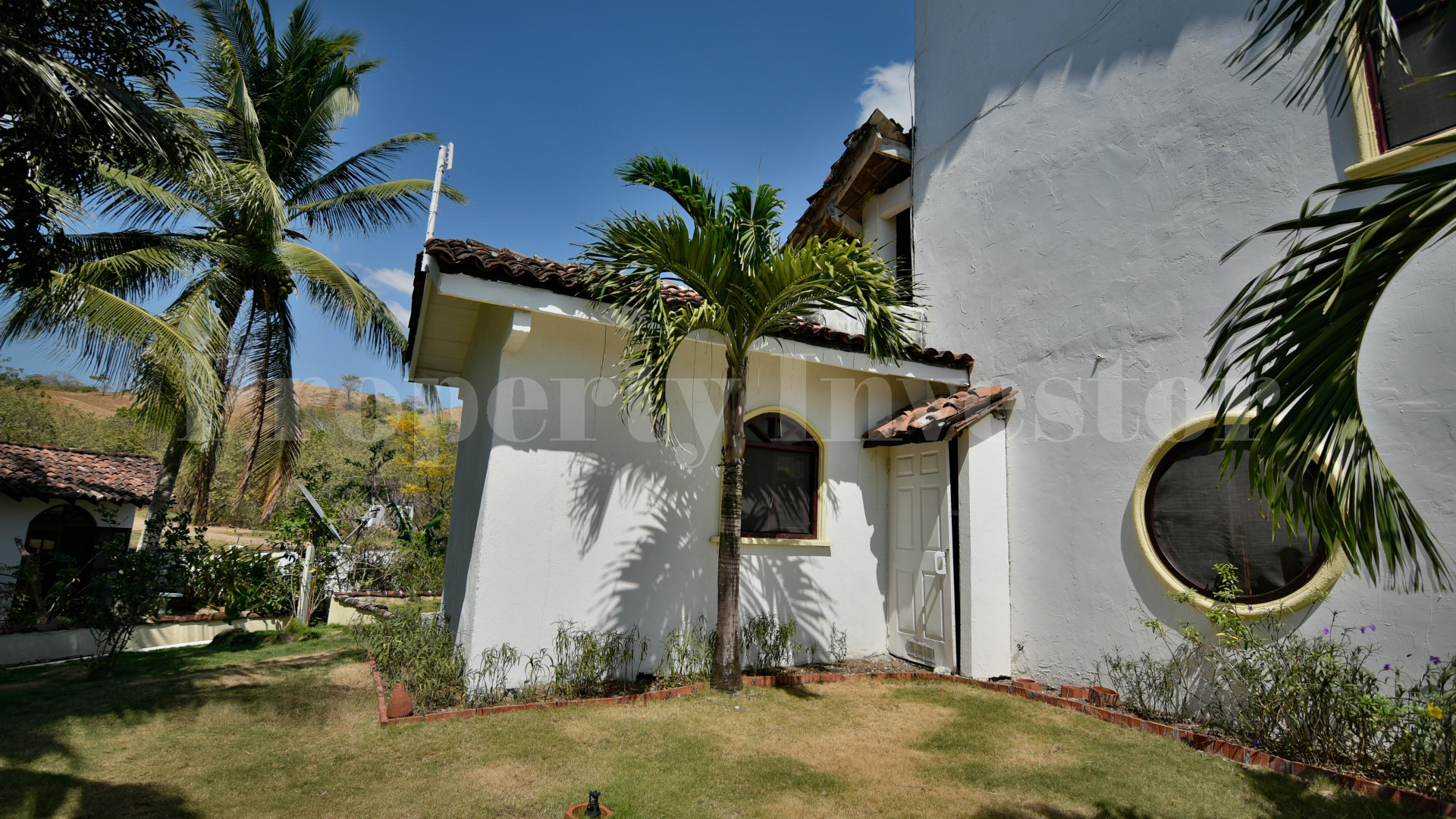 Unique 6 Bedroom Beachfront Home on Playa Venao for Sale in Pedasi, Panama