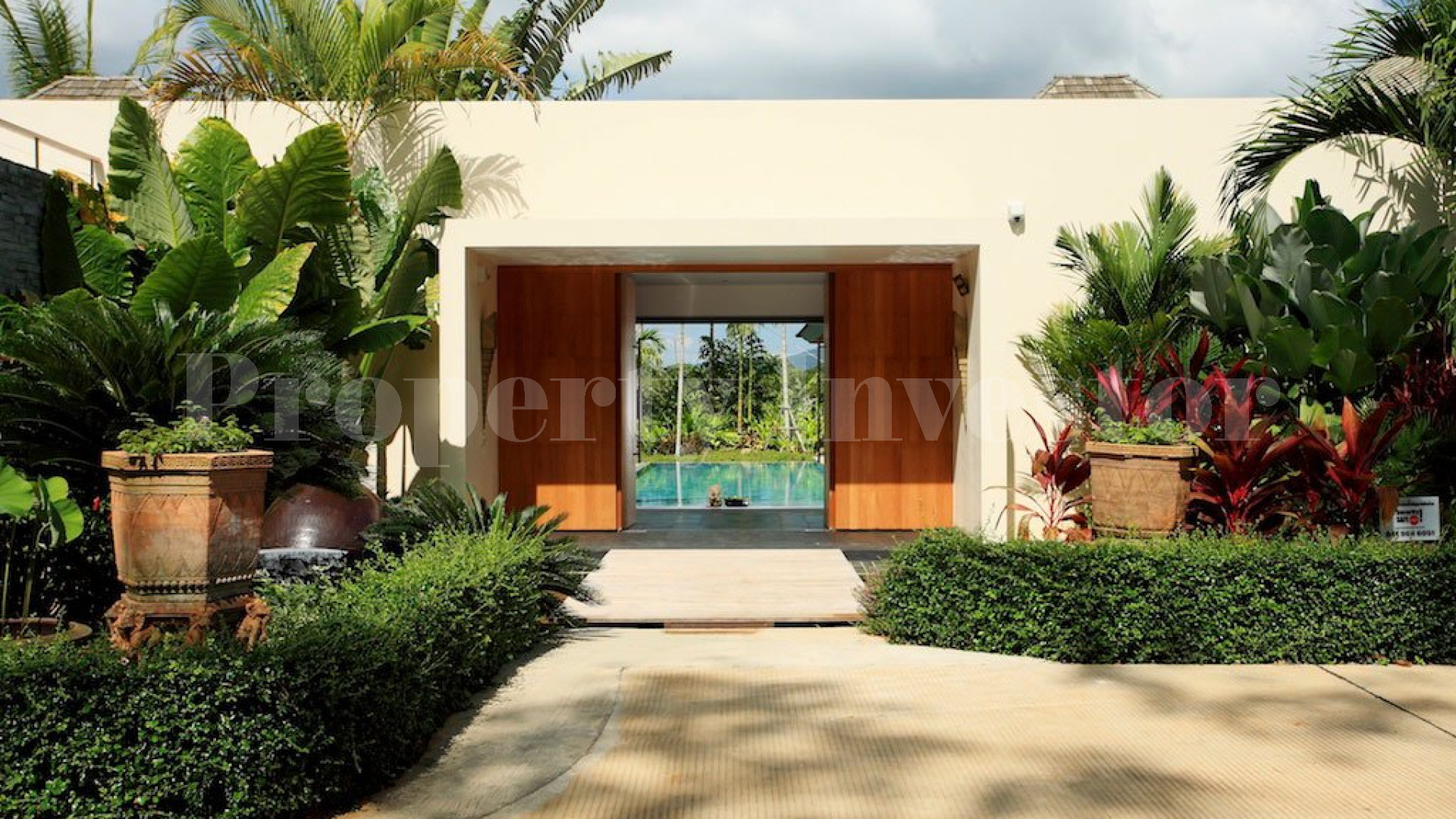 5 Bedroom Luxury Hillside Villa in Layan
