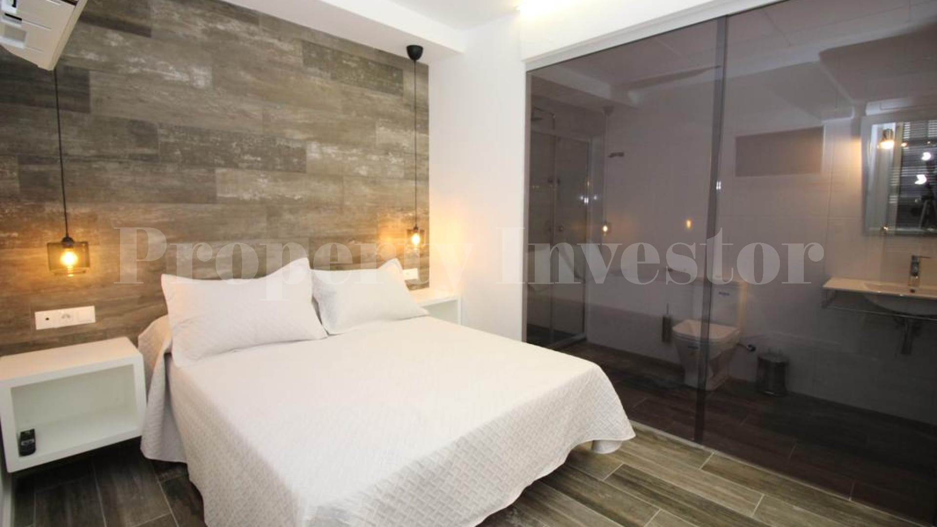 Comfortable 6 Double Bedroom Hotel for Sale in Santa Pola, Spain