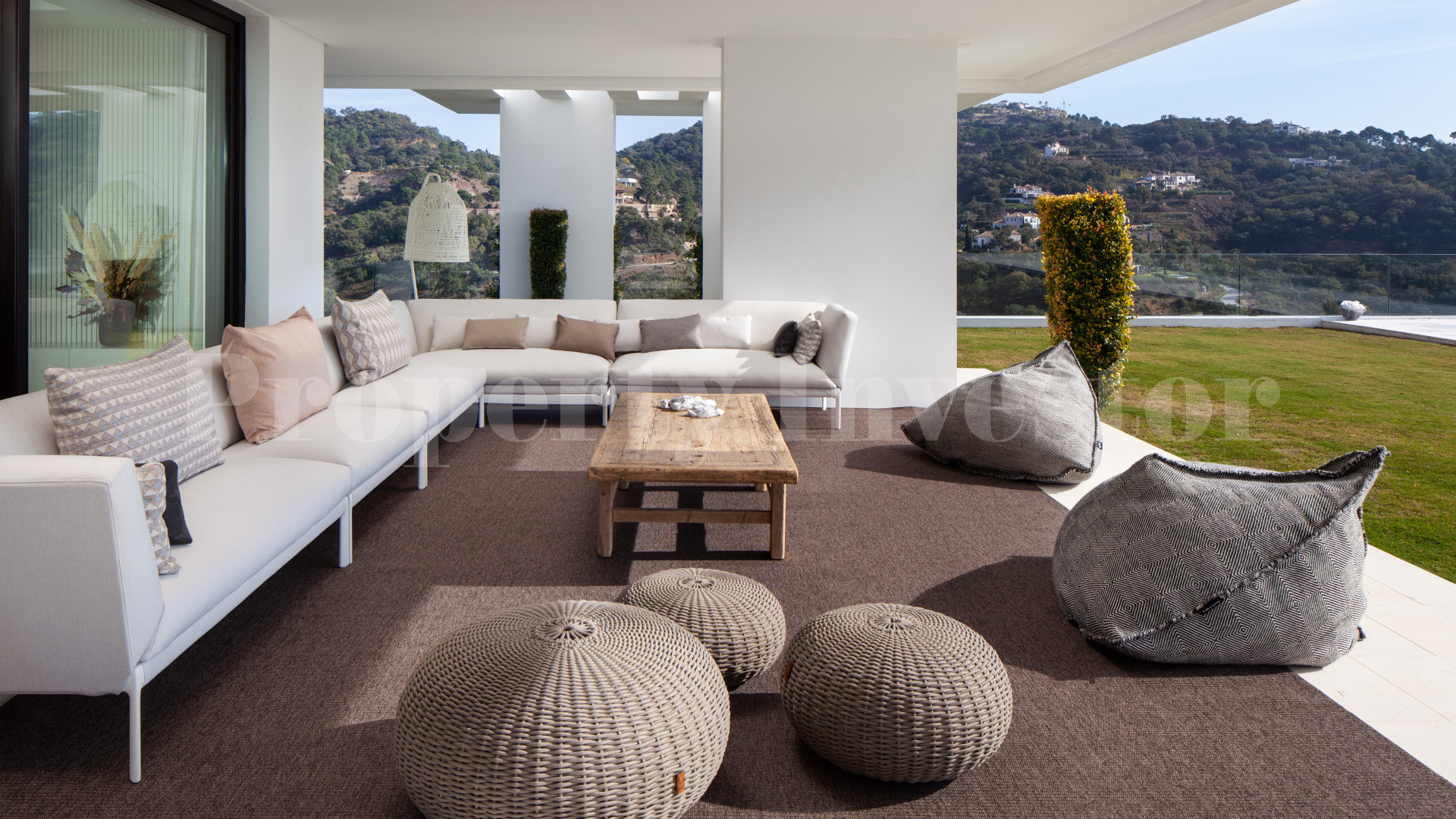 Эксклюзивная роскошная вилла на 9 спален на холме с потрясающими видами на сады, горы и море в Ла Загалета, Марбелья, Испания