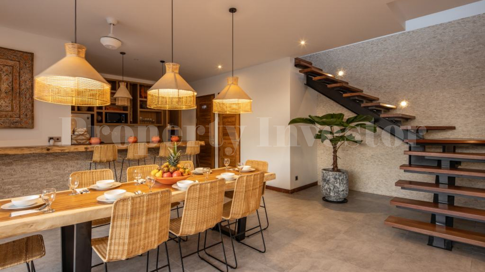 Продаётся потрясающая роскошная вилла на 4 спальни в Чангу-Берава, Бали