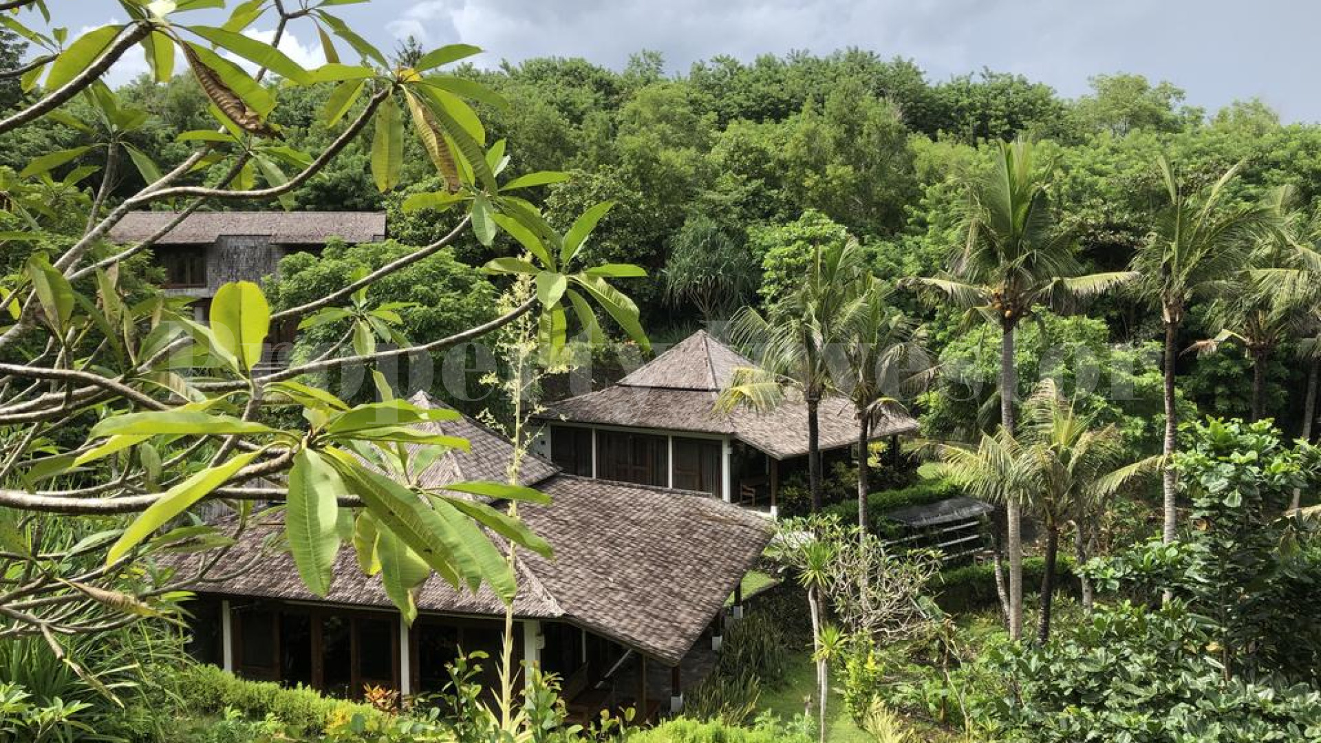 Impressive 4* Star 7 Villa Sustainable Beachfront Eco Resort on Nusa Ceningan, Indonesia