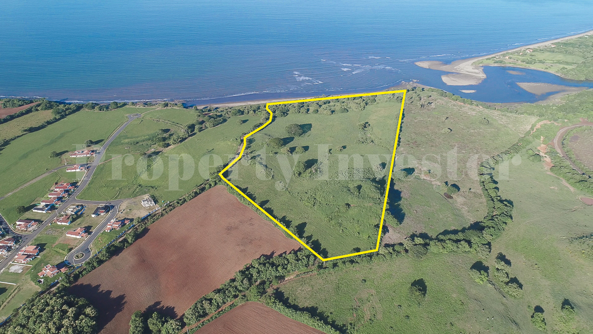 13.6 Hectare Commercial Beachfront Lot for Sale in El Manantial, Panama