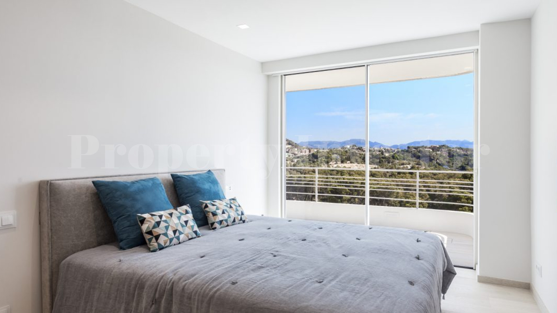 4 Bedroom High End Apartment with Panoramic Sea Views in San Augustin, Mallorca