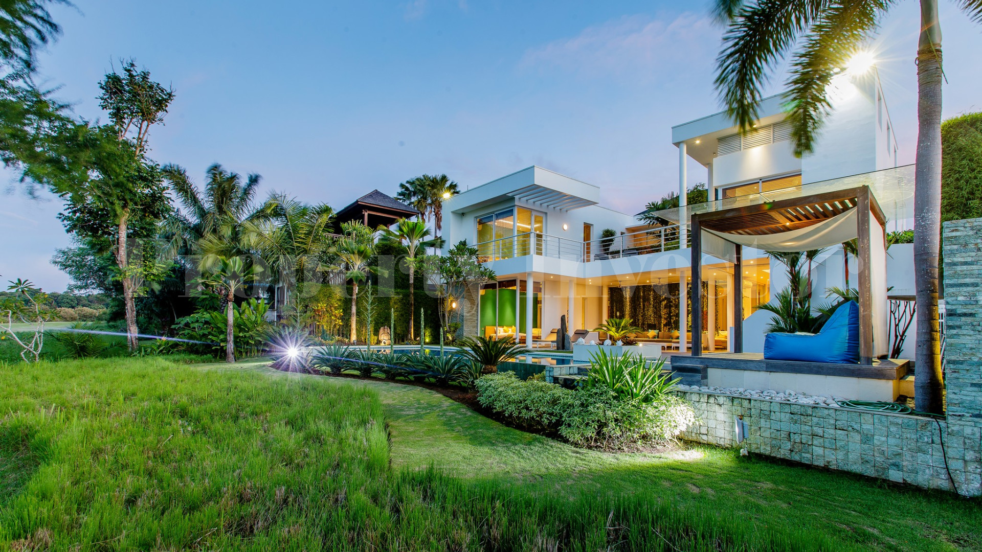 Magnificent 4 Bedroom Luxury Oceanview Villa in Private Gated Golf Community Near Dreamland Beach, Uluwatu, Bali