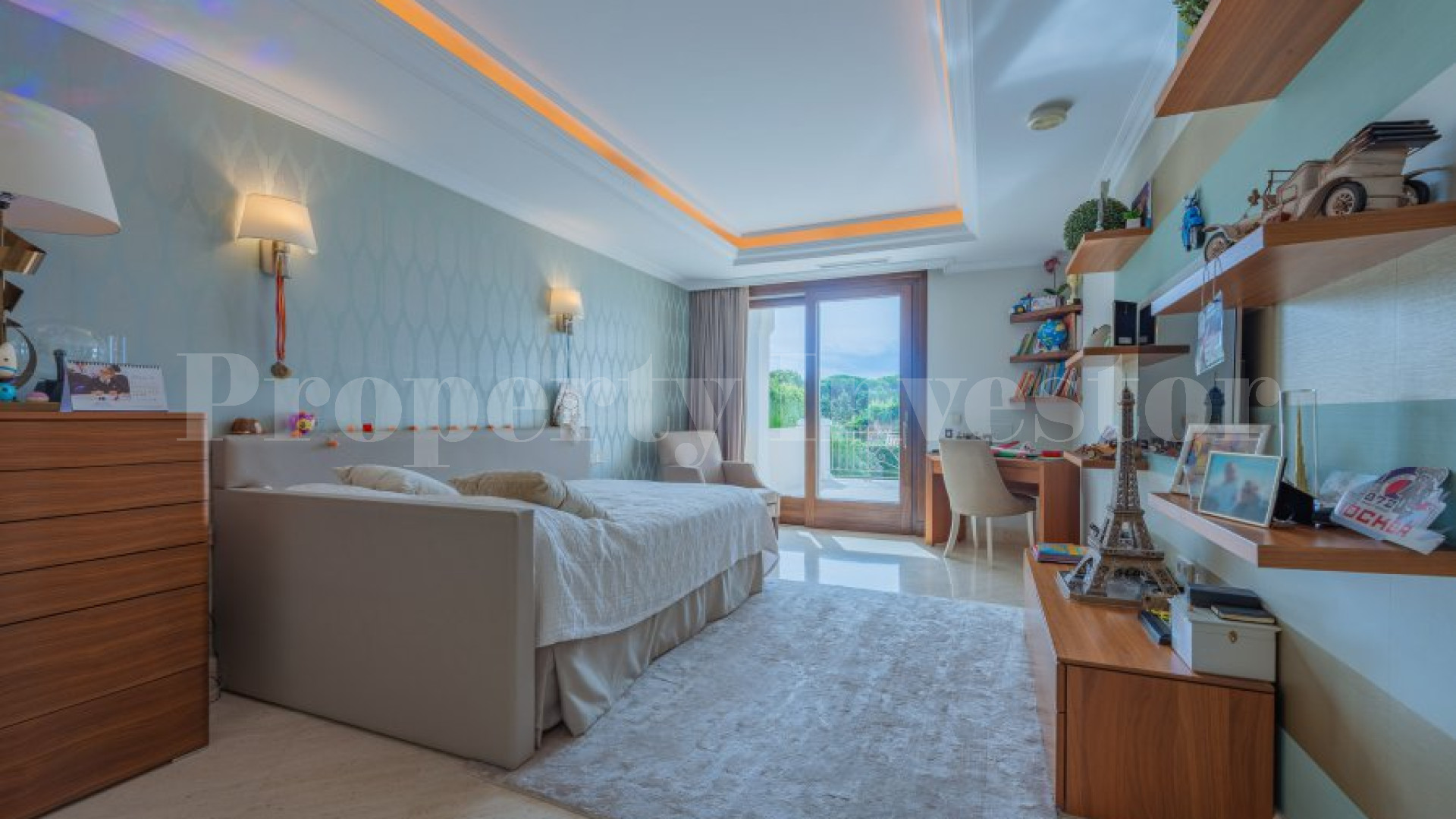 Classic 6 Bedroom Marbella Villa on the Golden Mile