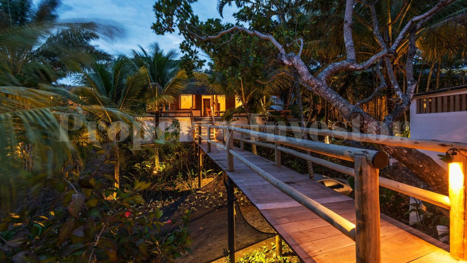 Продаётся превосходная вилла в джунглях у океана с 4 спальнями в Транкозо, Бразилия