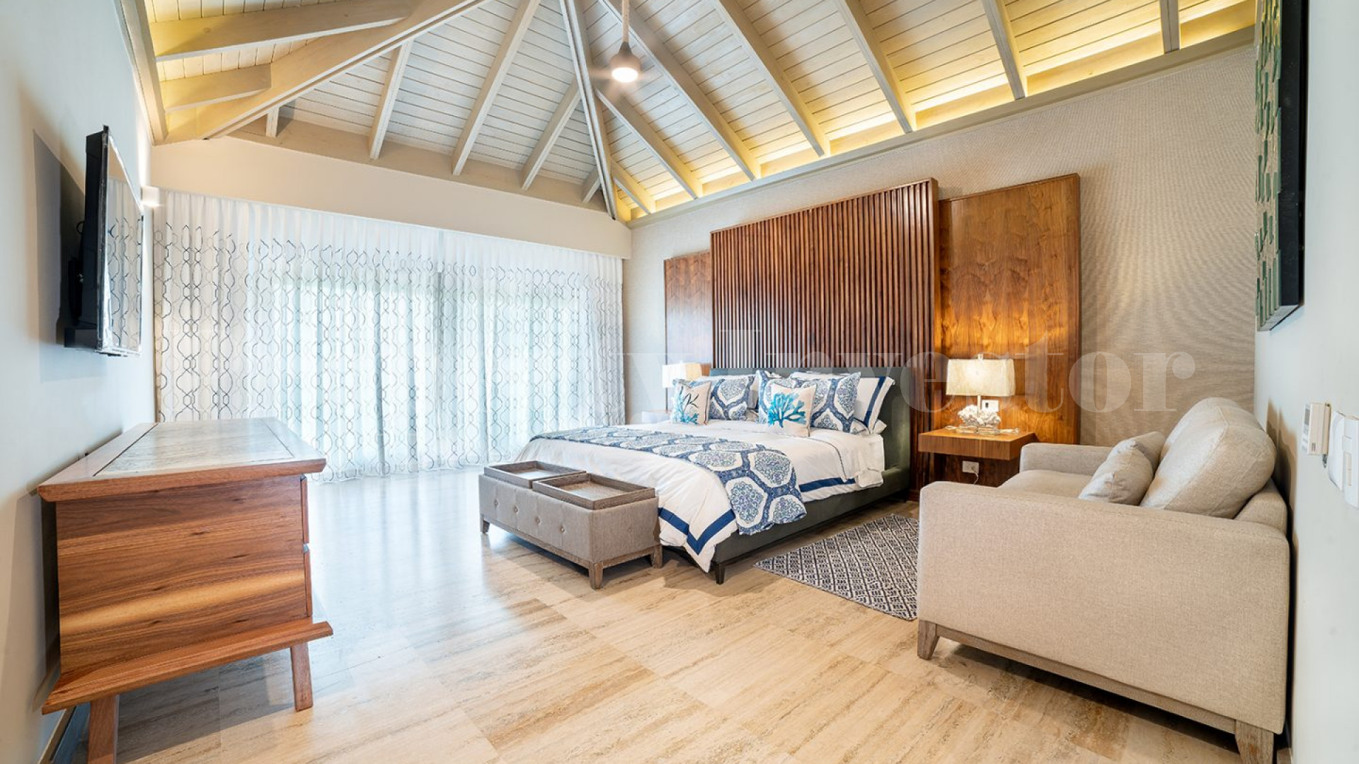 Exquisite 5 Bedroom Villa with Stunning Golf & Ocean Views for Sale in La Romana, Dominican Republic