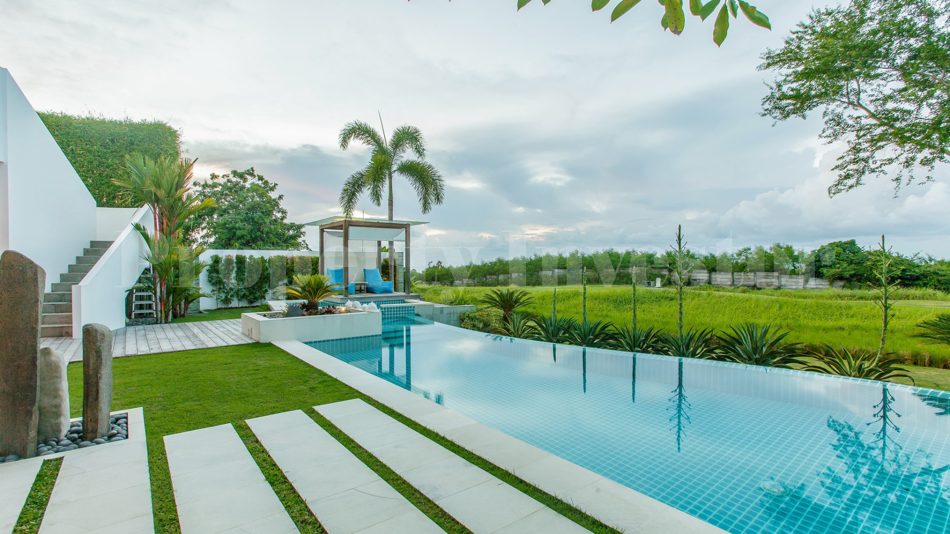 Magnificent 4 Bedroom Luxury Oceanview Villa in Private Gated Golf Community Near Dreamland Beach, Uluwatu, Bali