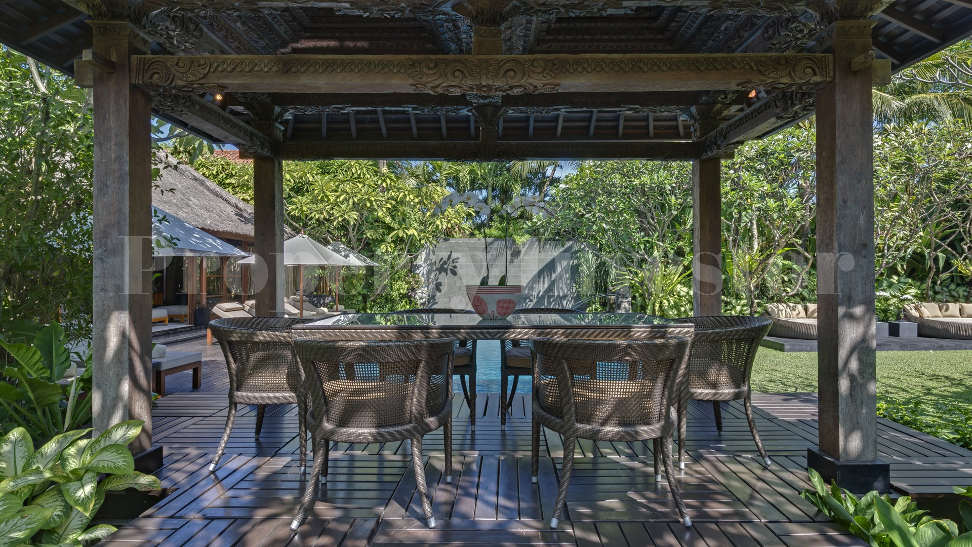 Chic 3 Bedroom Modern Balinese Villa in Prime Location for Sale in Seminyak, Bali