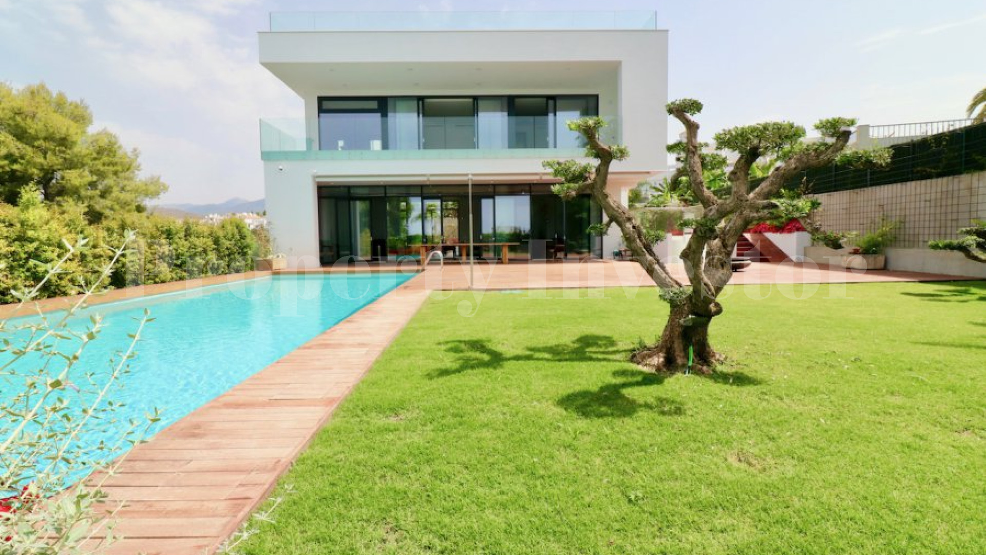 6 Bedroom Designer Villa with Amazing Garden, Pool & Rooftop Terrace in Nueva Andalucia, Marbella