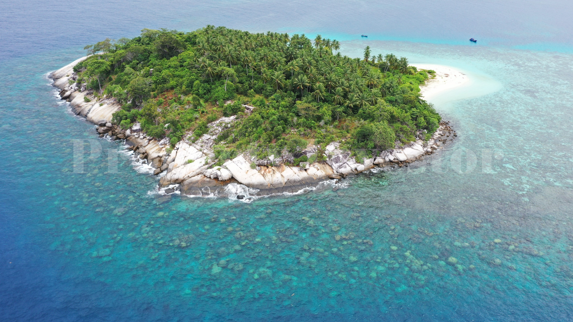 Потрясающий частный дикий тропический остров 5 гектар под коммерческое развитие или строительство индивидуального дома на островах Риау, Индонезия