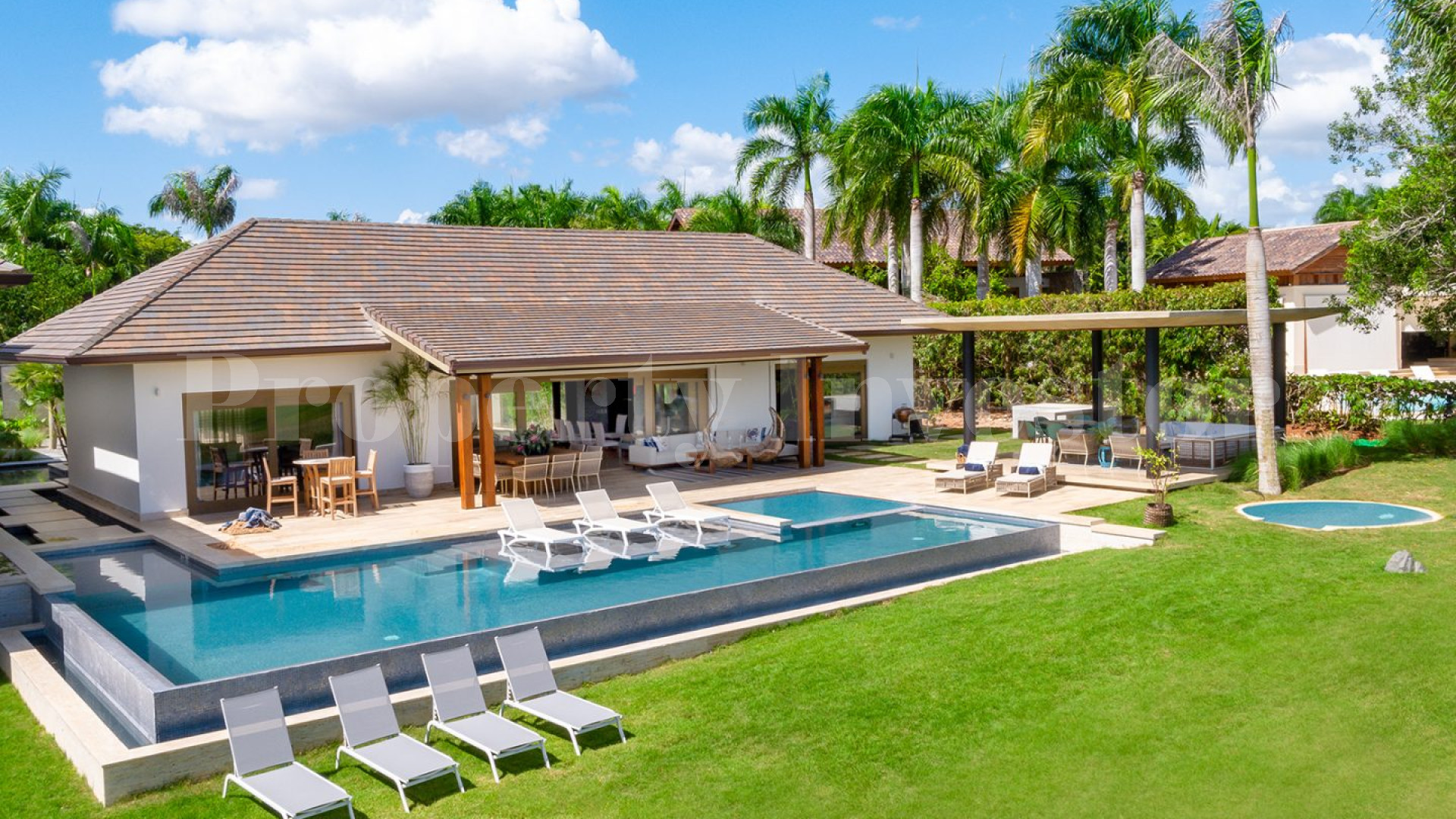 Exquisite 5 Bedroom Villa with Stunning Golf & Ocean Views for Sale in La Romana, Dominican Republic